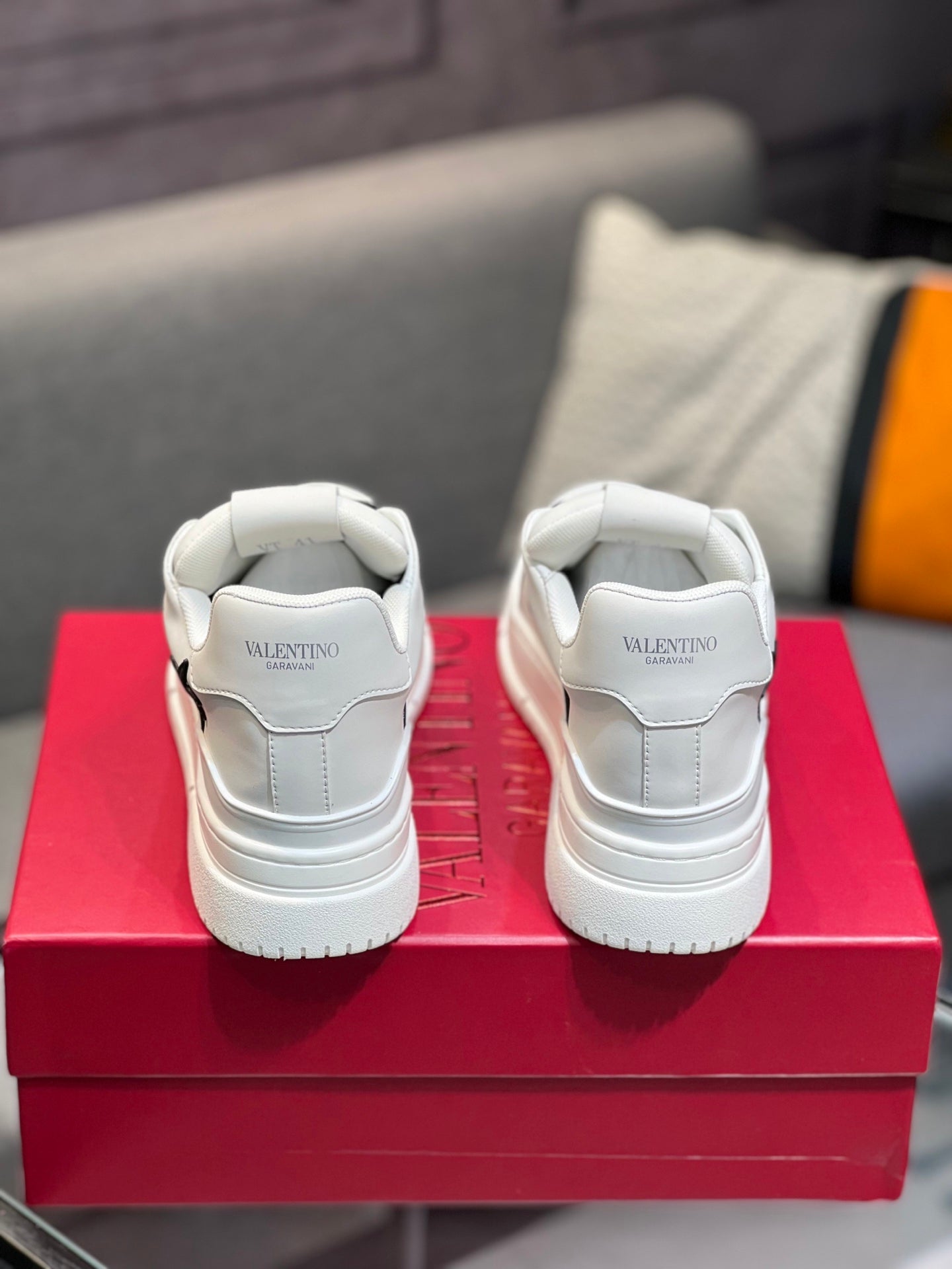 LuxluxHouse Best Quality Shoes Valentino