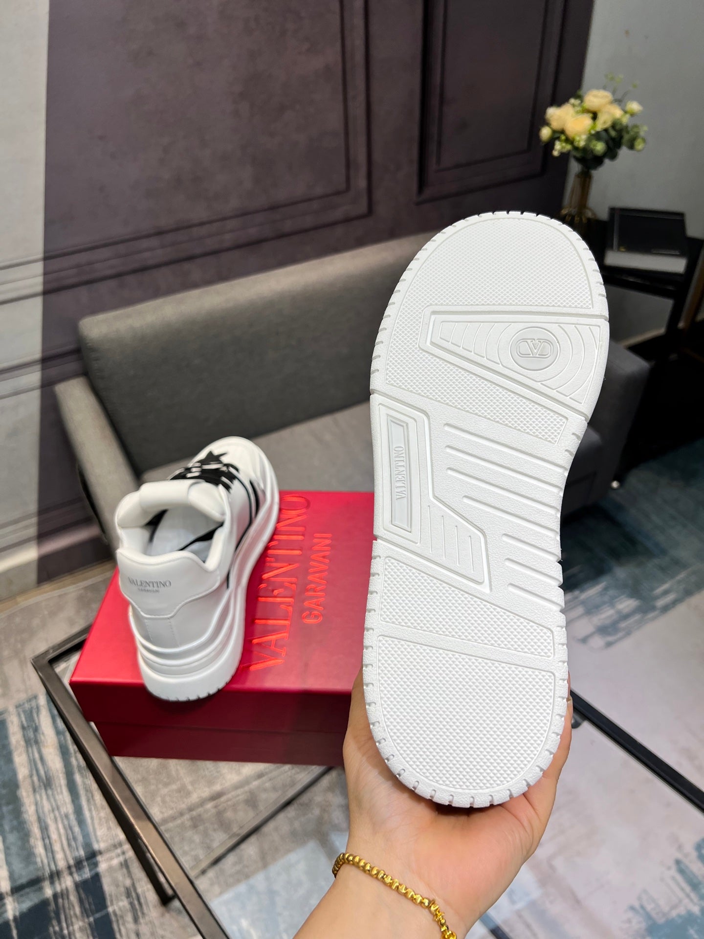 LuxluxHouse Best Quality Shoes Valentino