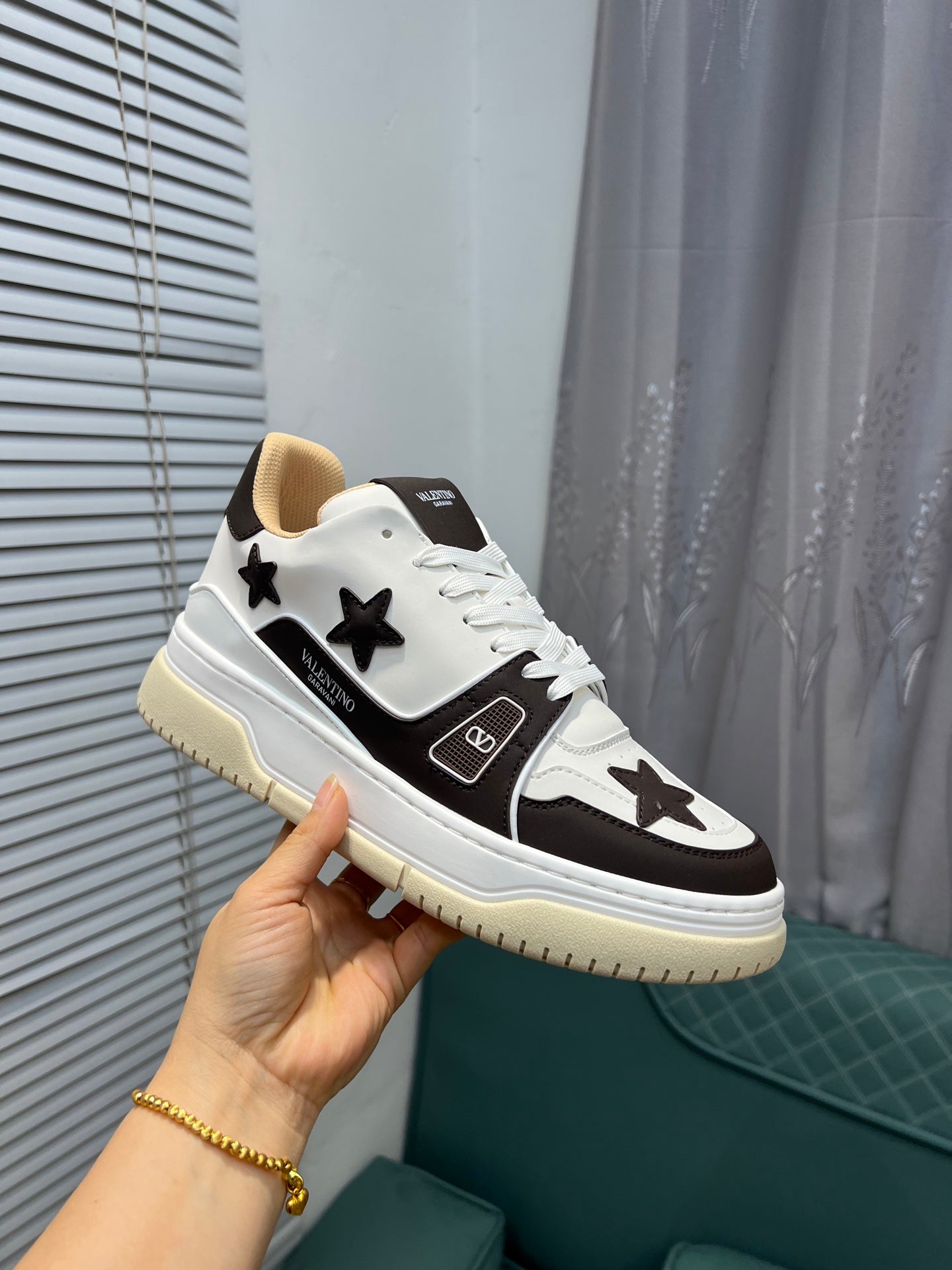 LuxluxHouse Best Quality Shoes Valentino