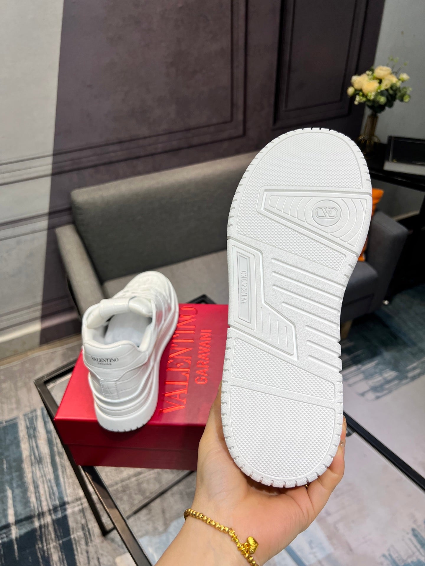 LuxluxHouse Best Quality Shoes Valentino