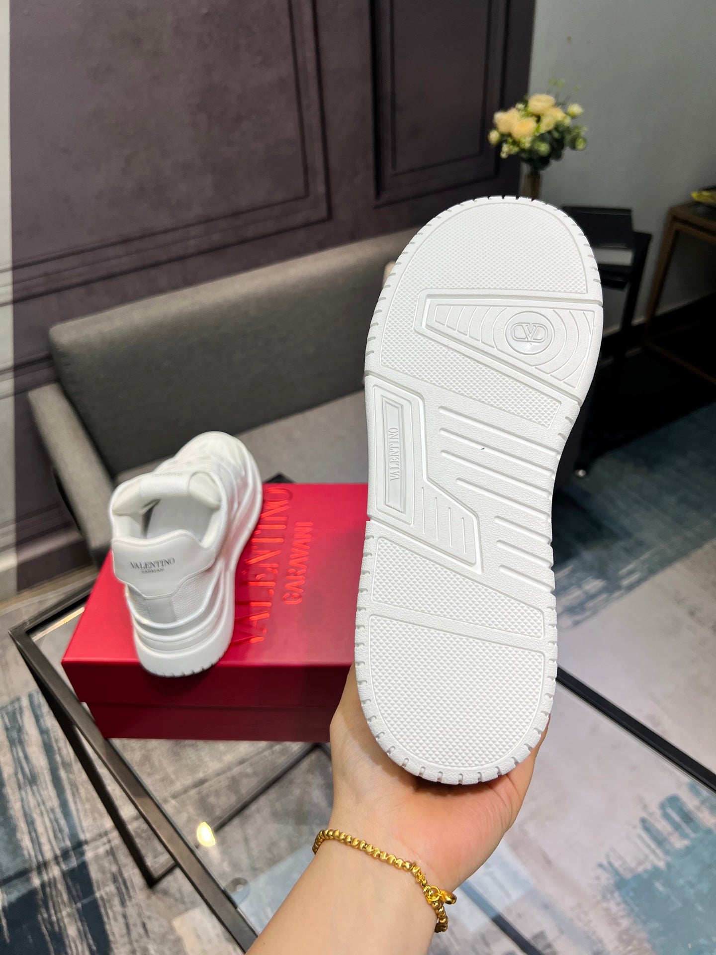 LuxluxHouse Best Quality Shoes Valentino