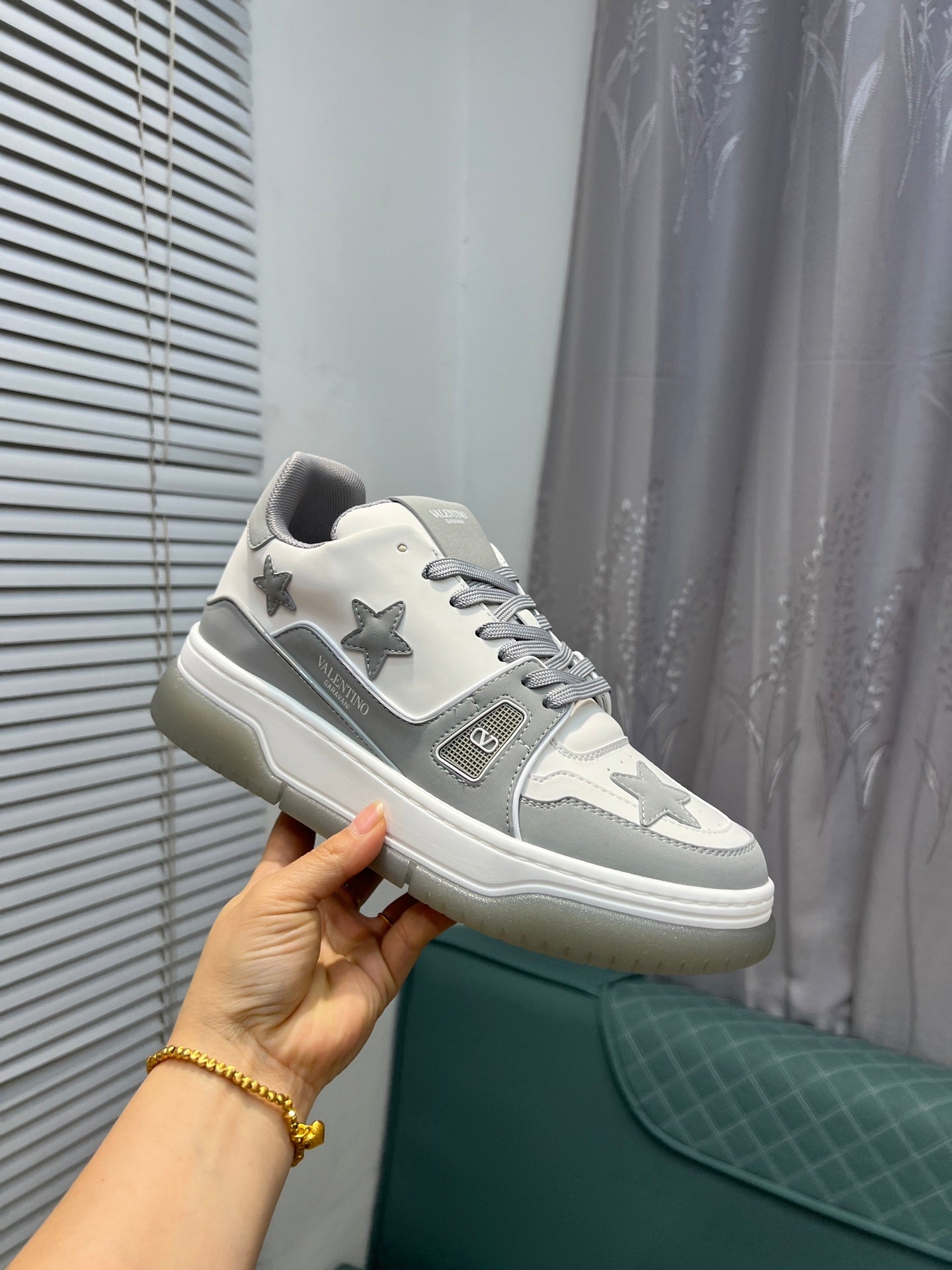LuxluxHouse Best Quality Shoes Valentino