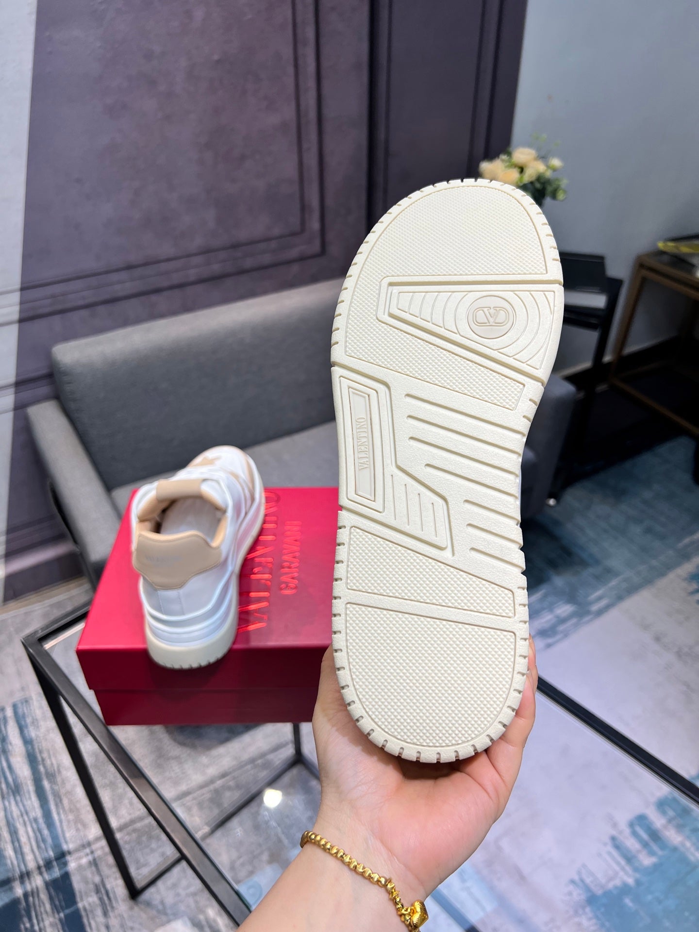 LuxluxHouse Best Quality Shoes Valentino