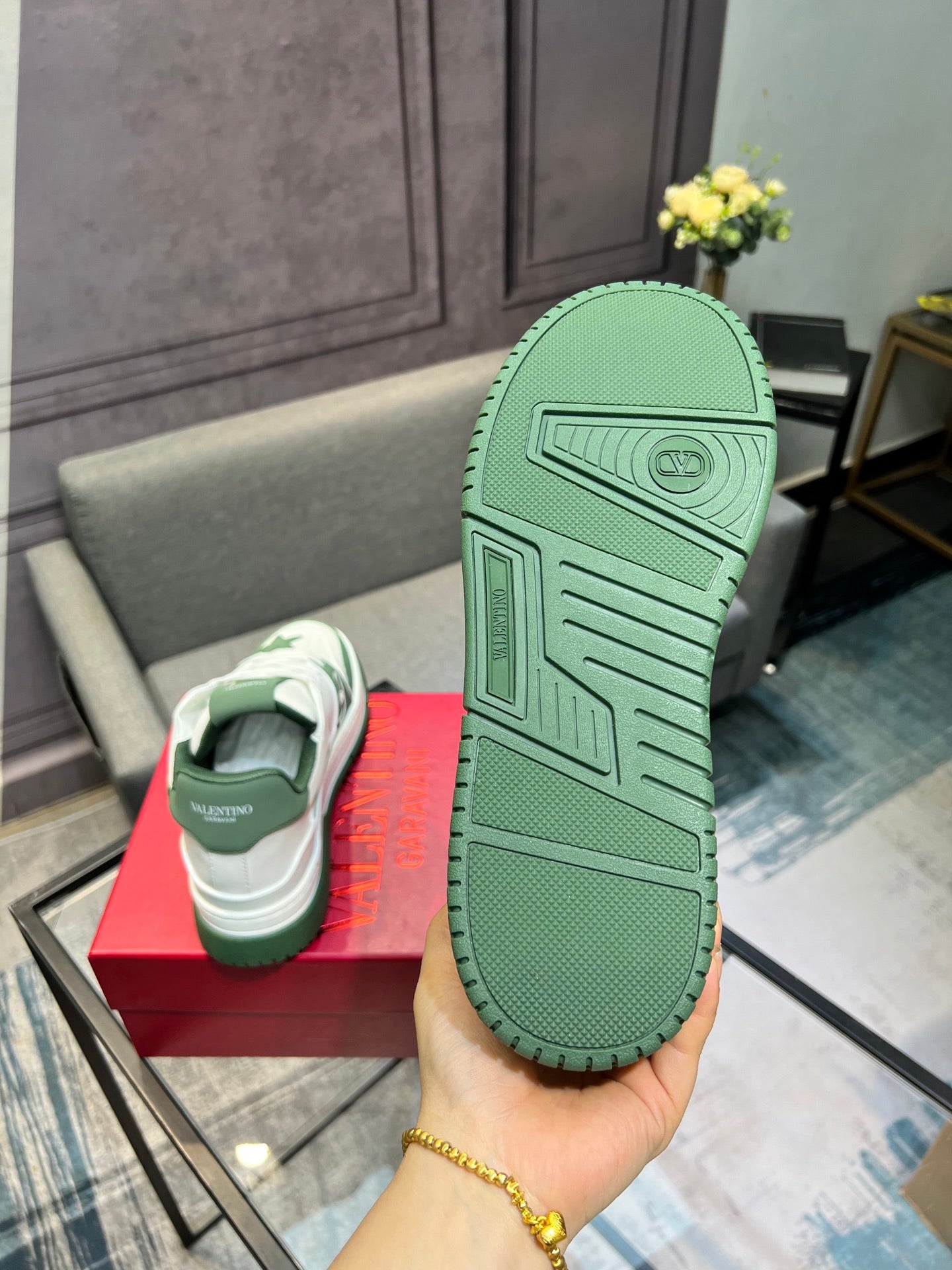 LuxluxHouse Best Quality Shoes Valentino