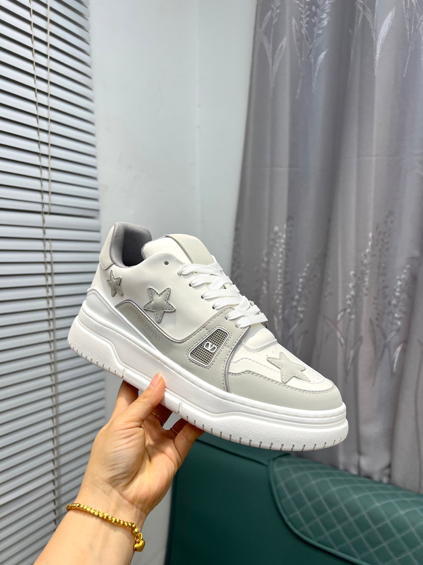 LuxluxHouse Best Quality Shoes Valentino
