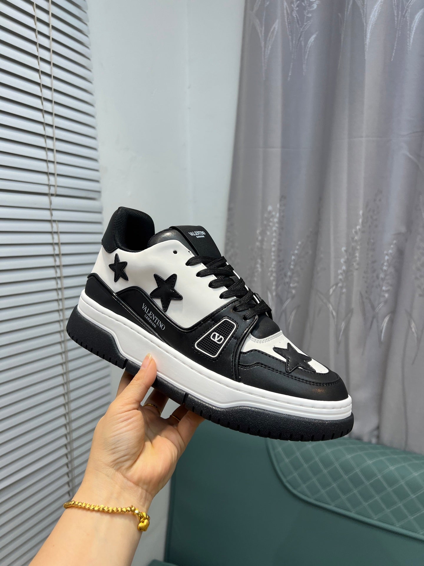 LuxluxHouse Best Quality Shoes Valentino