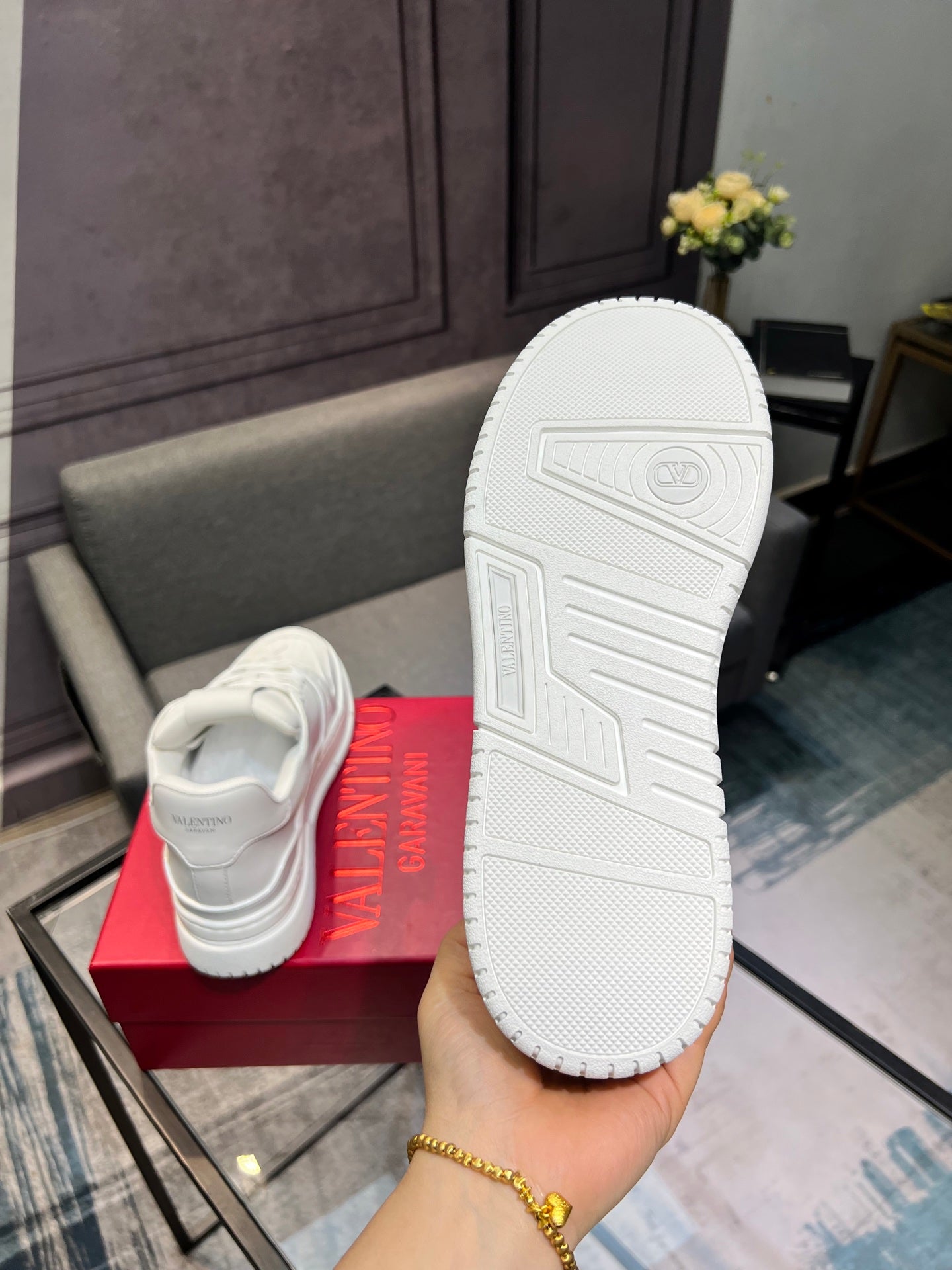LuxluxHouse Best Quality Shoes Valentino
