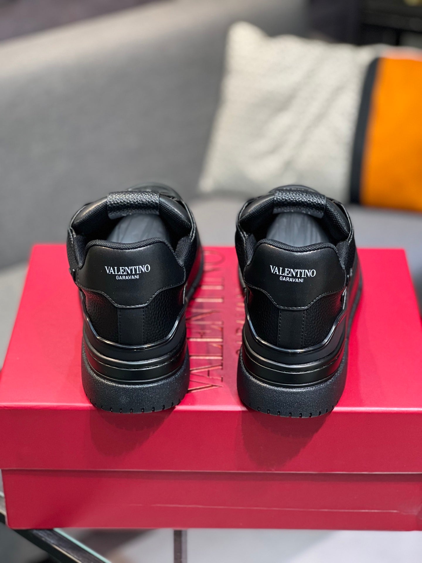 LuxluxHouse Best Quality Shoes Valentino