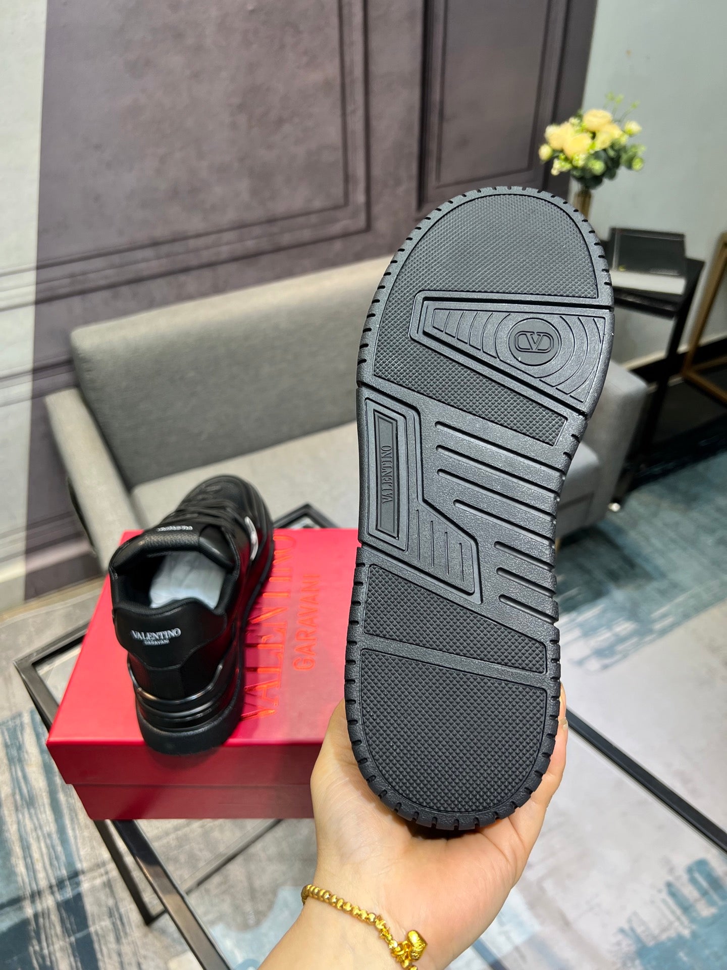 LuxluxHouse Best Quality Shoes Valentino