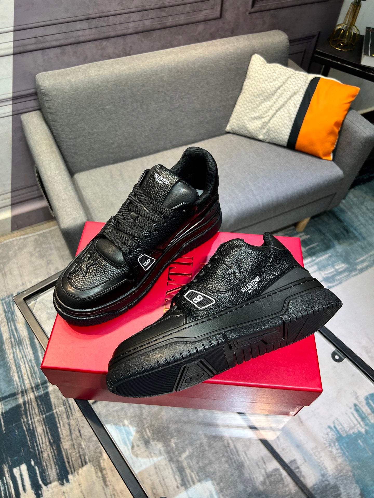LuxluxHouse Best Quality Shoes Valentino
