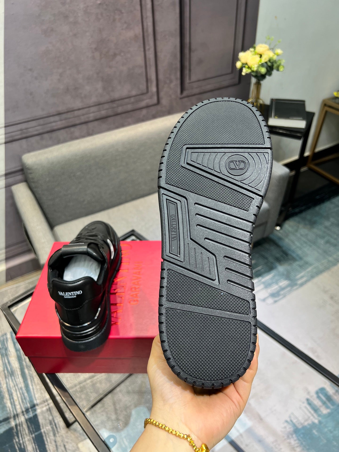 LuxluxHouse Best Quality Shoes Valentino