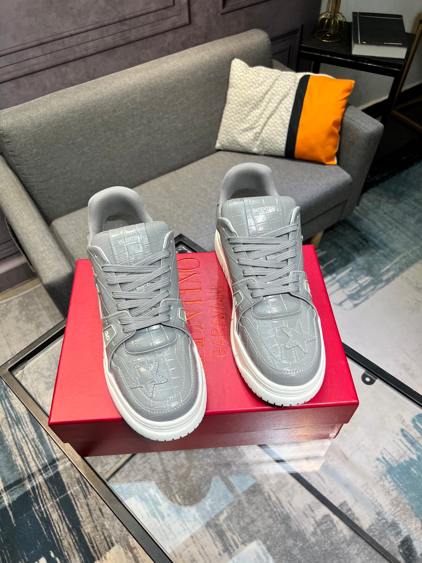 LuxluxHouse Best Quality Shoes Valentino