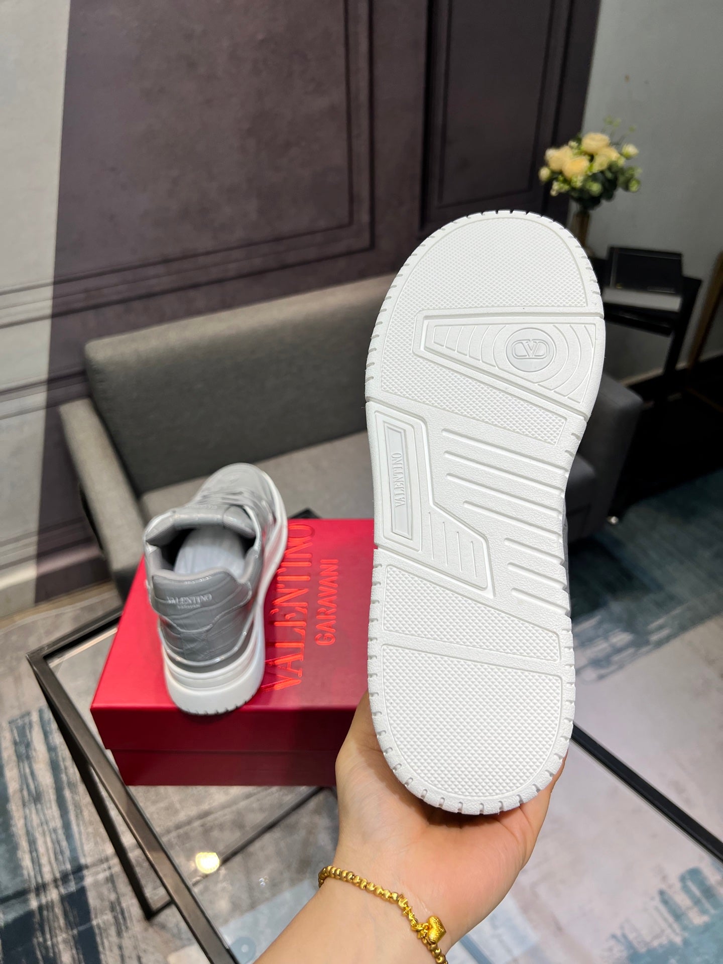LuxluxHouse Best Quality Shoes Valentino