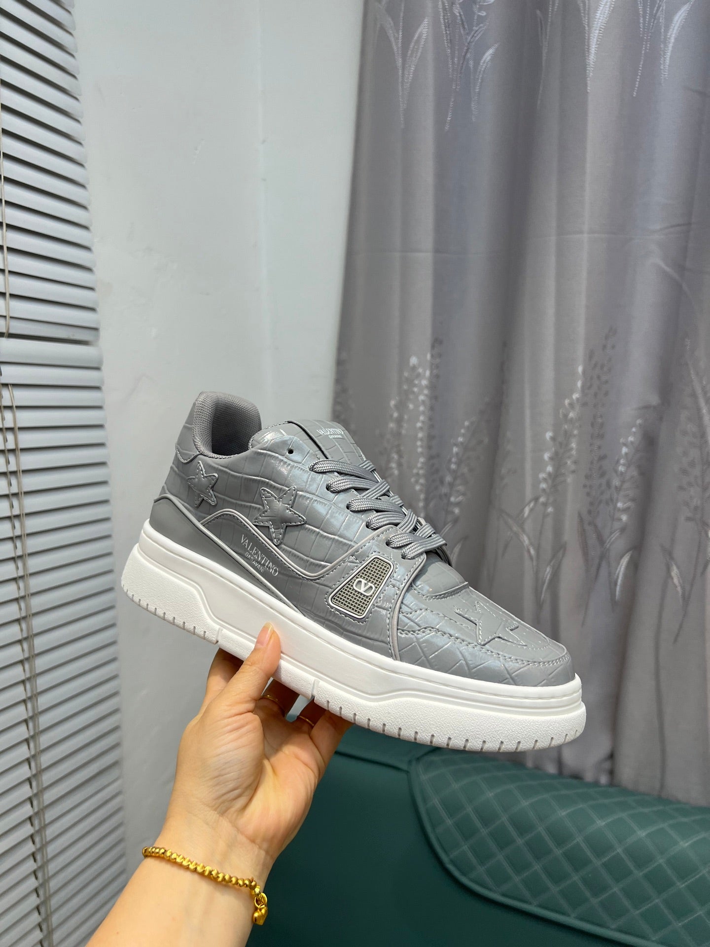 LuxluxHouse Best Quality Shoes Valentino