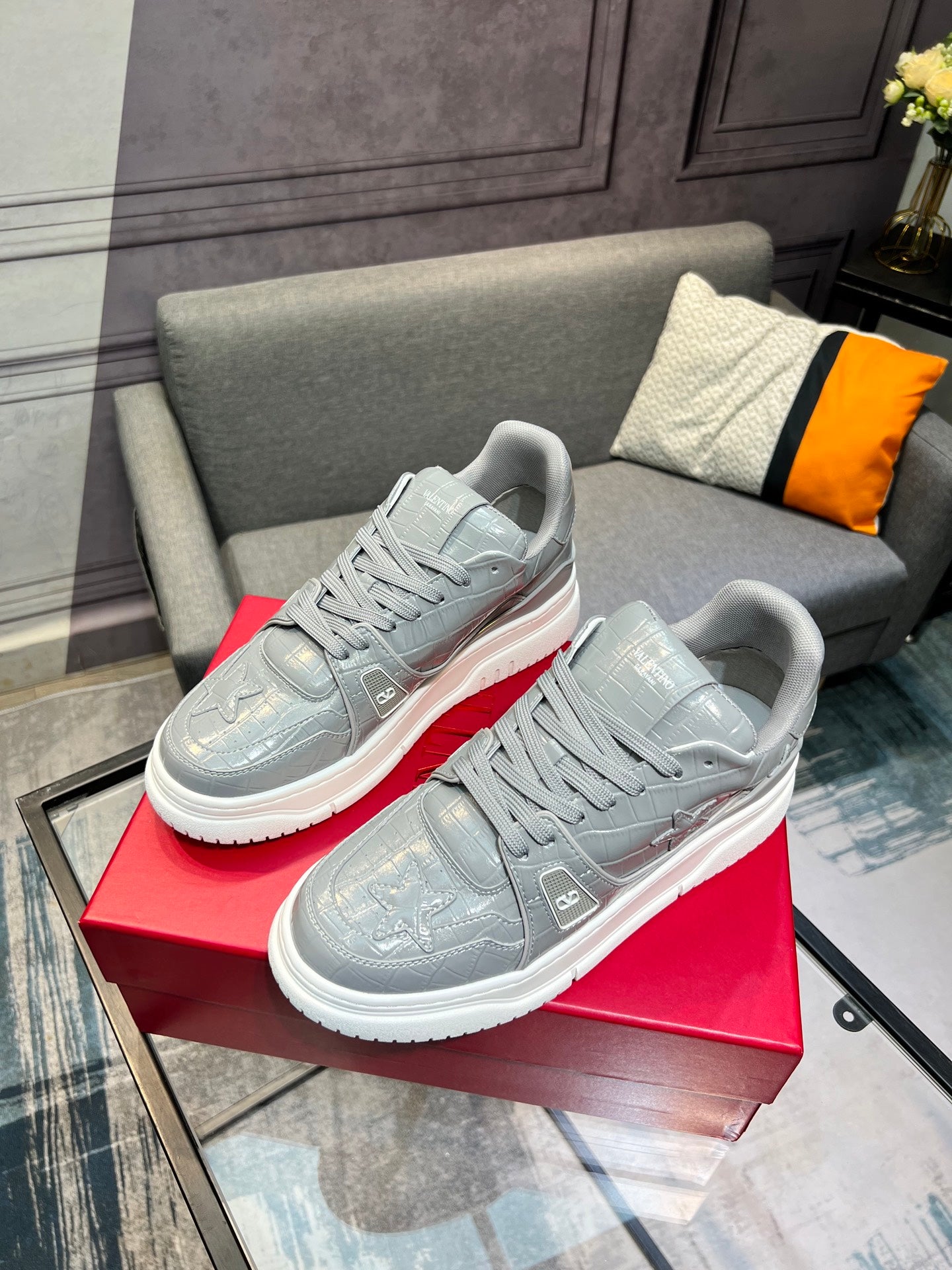 LuxluxHouse Best Quality Shoes Valentino