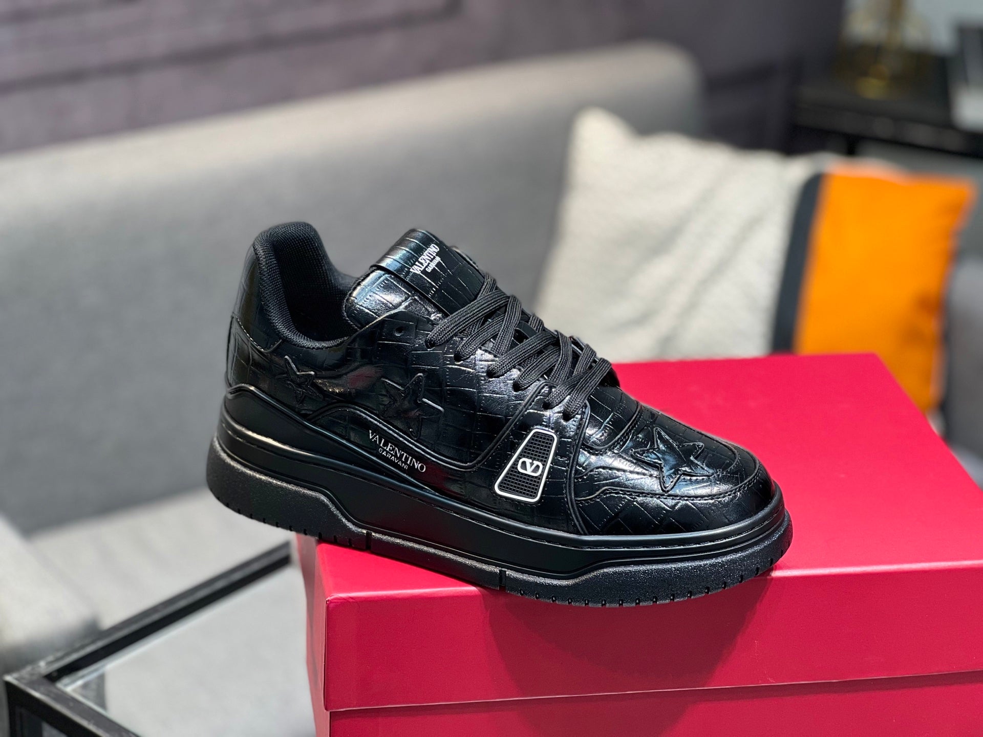 LuxluxHouse Best Quality Shoes Valentino