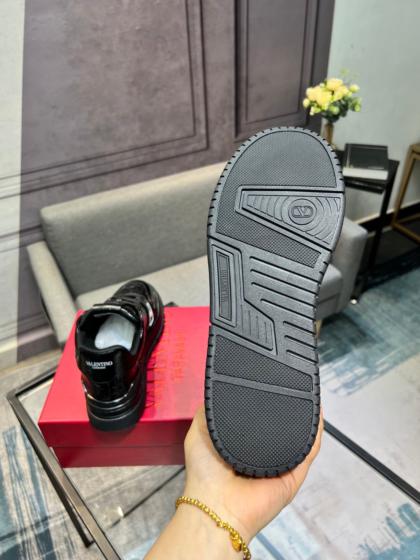 LuxluxHouse Best Quality Shoes Valentino