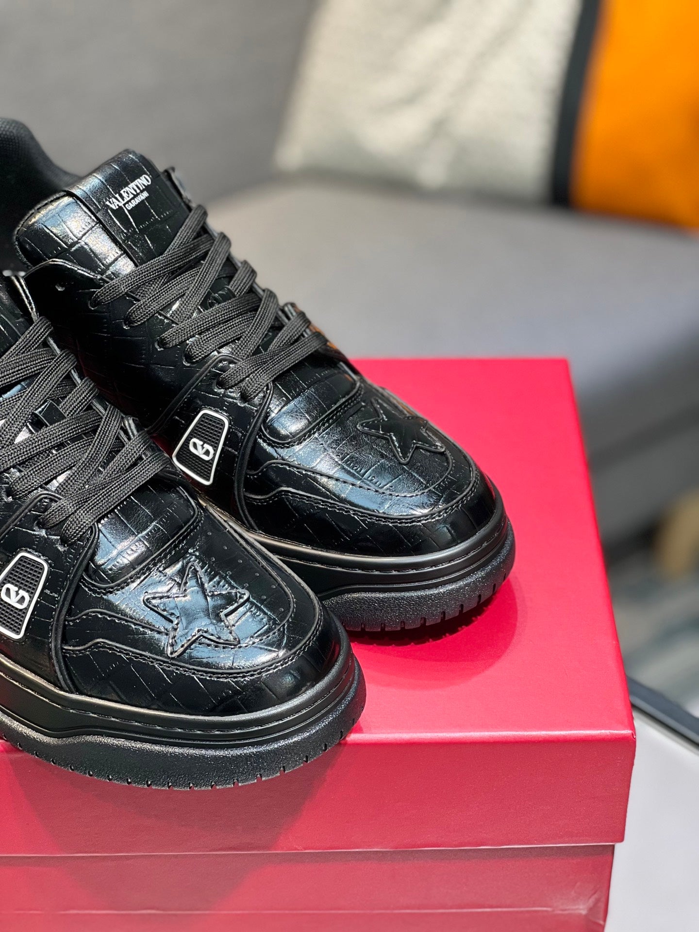 LuxluxHouse Best Quality Shoes Valentino