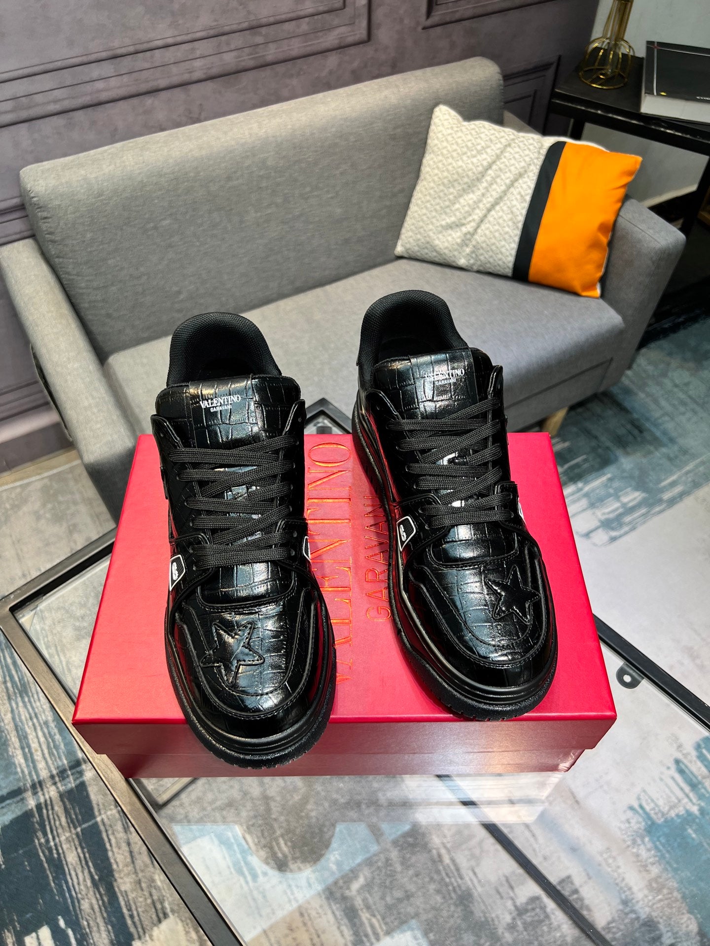 LuxluxHouse Best Quality Shoes Valentino