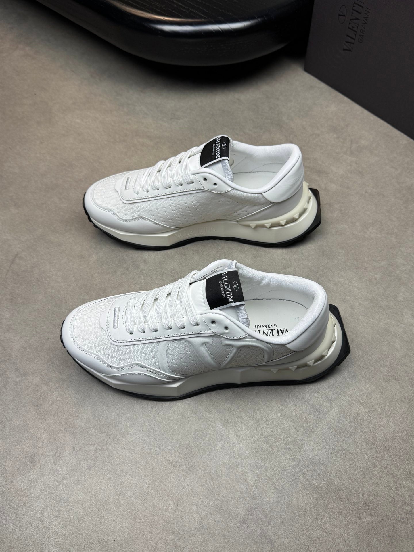 LuxluxHouse Best Quality Shoes Valentino