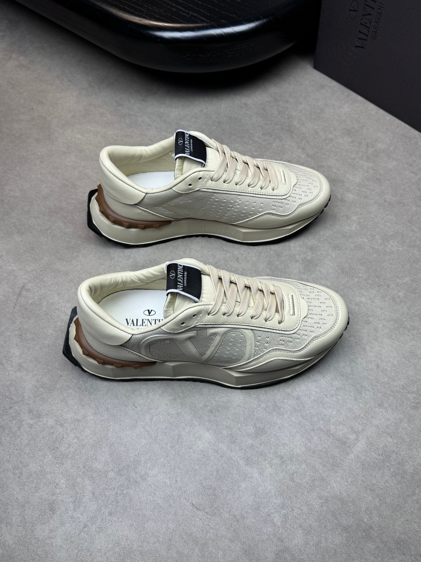 LuxluxHouse Best Quality Shoes Valentino
