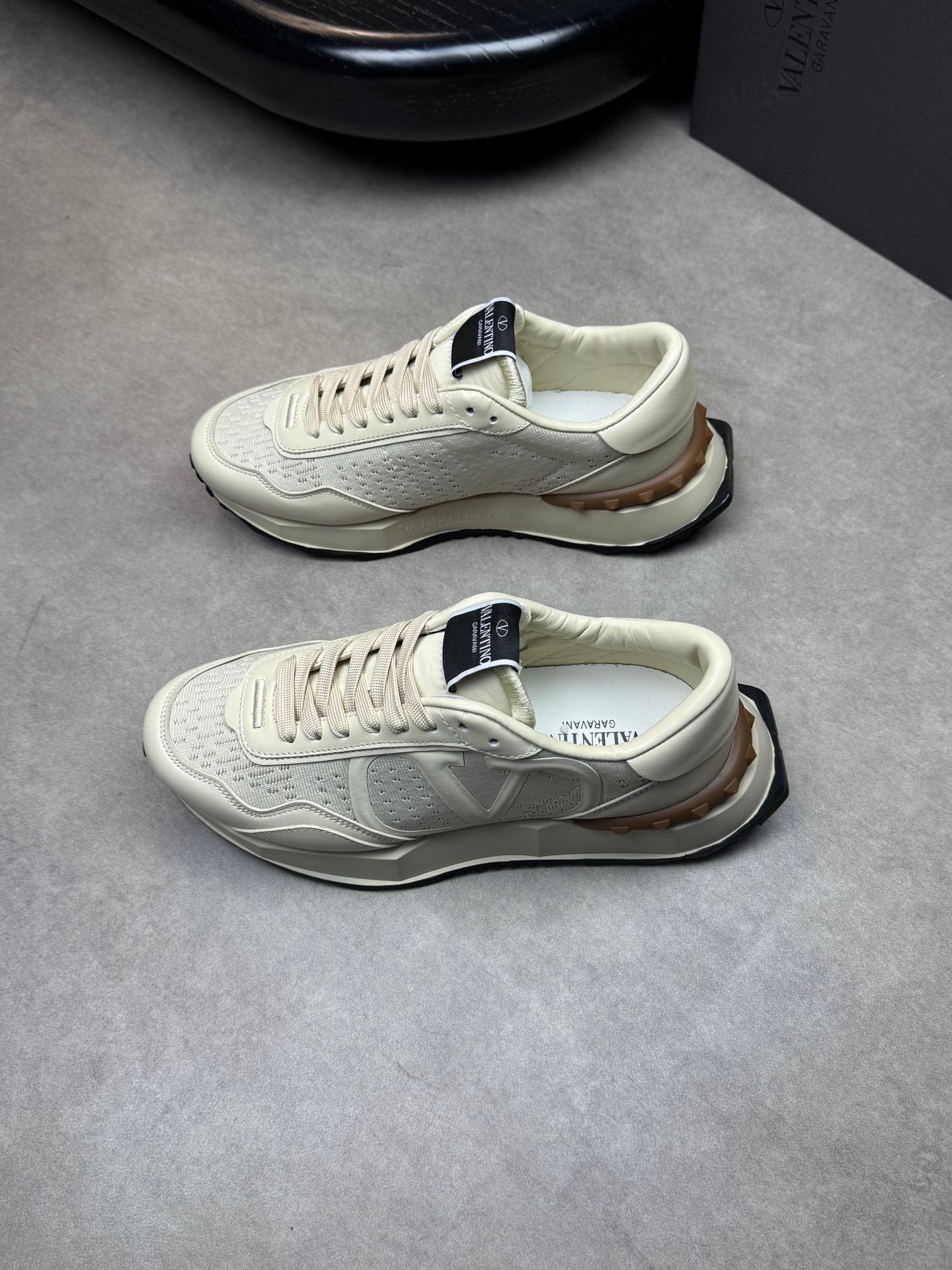 LuxluxHouse Best Quality Shoes Valentino