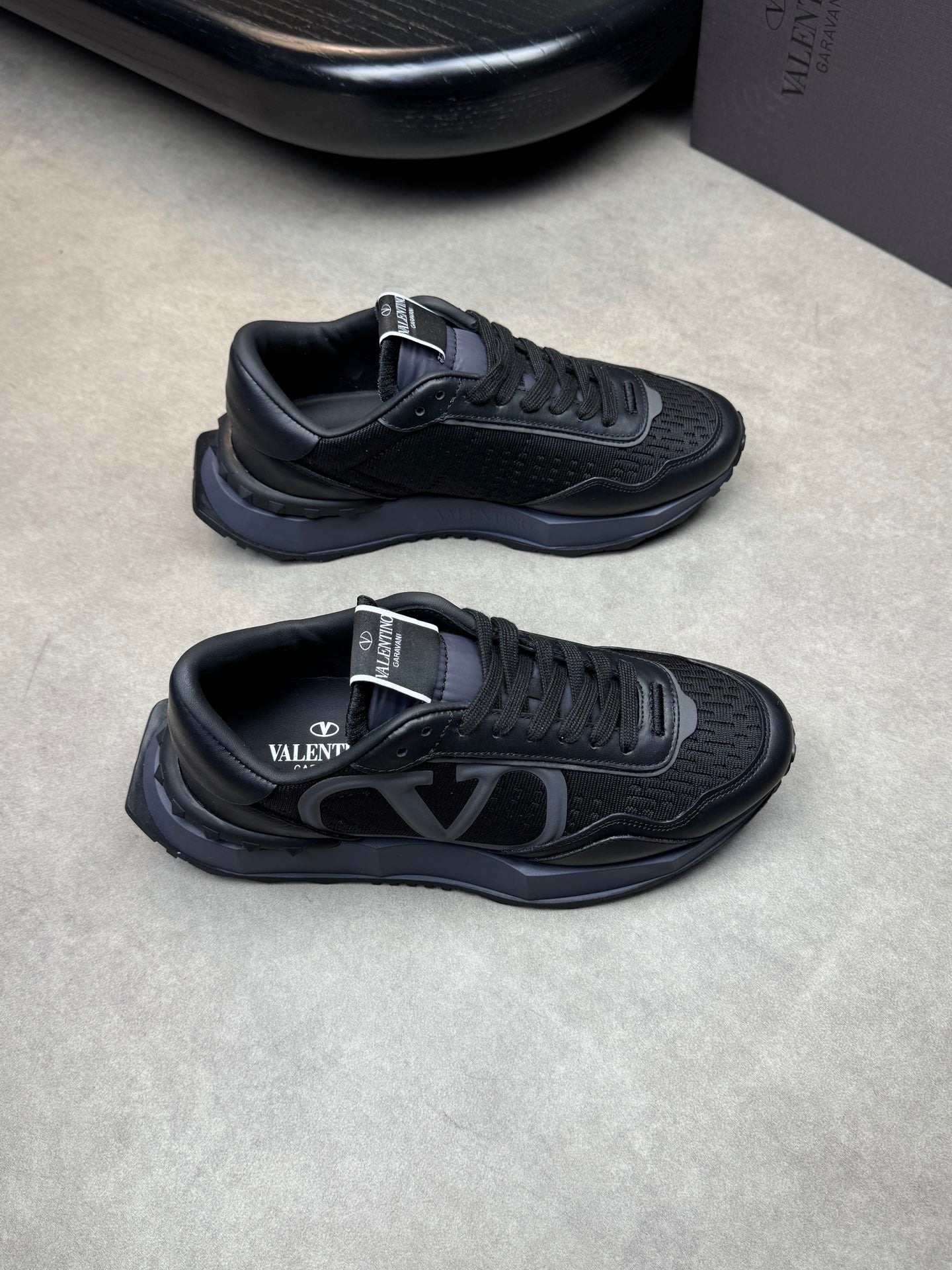 LuxluxHouse Best Quality Shoes Valentino