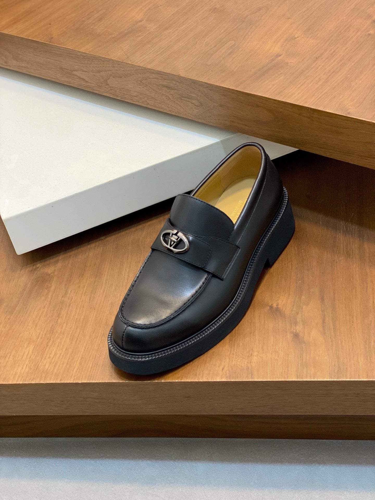 LuxluxHouse Best Quality Shoes Valentino