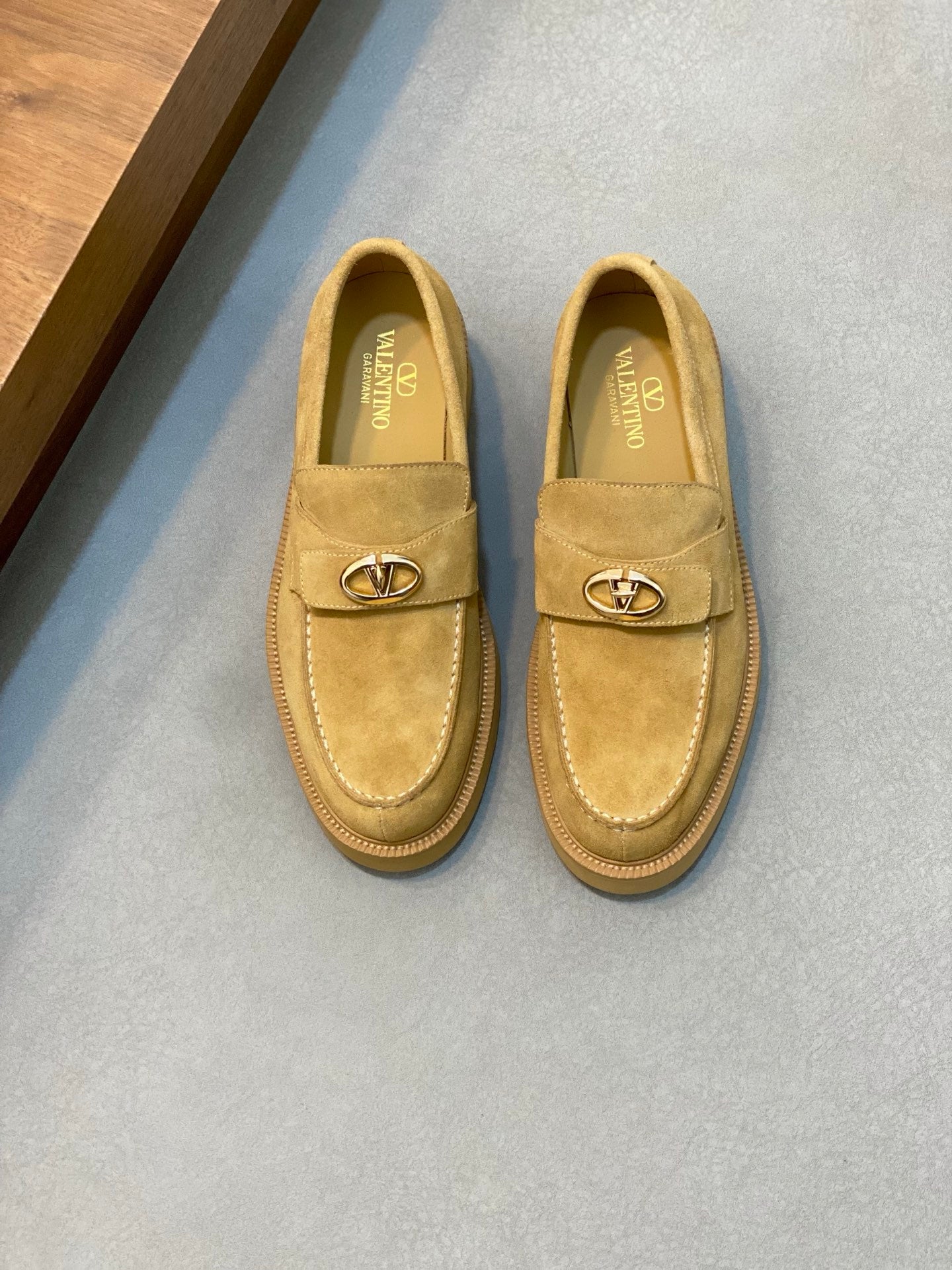 LuxluxHouse Best Quality Shoes Valentino