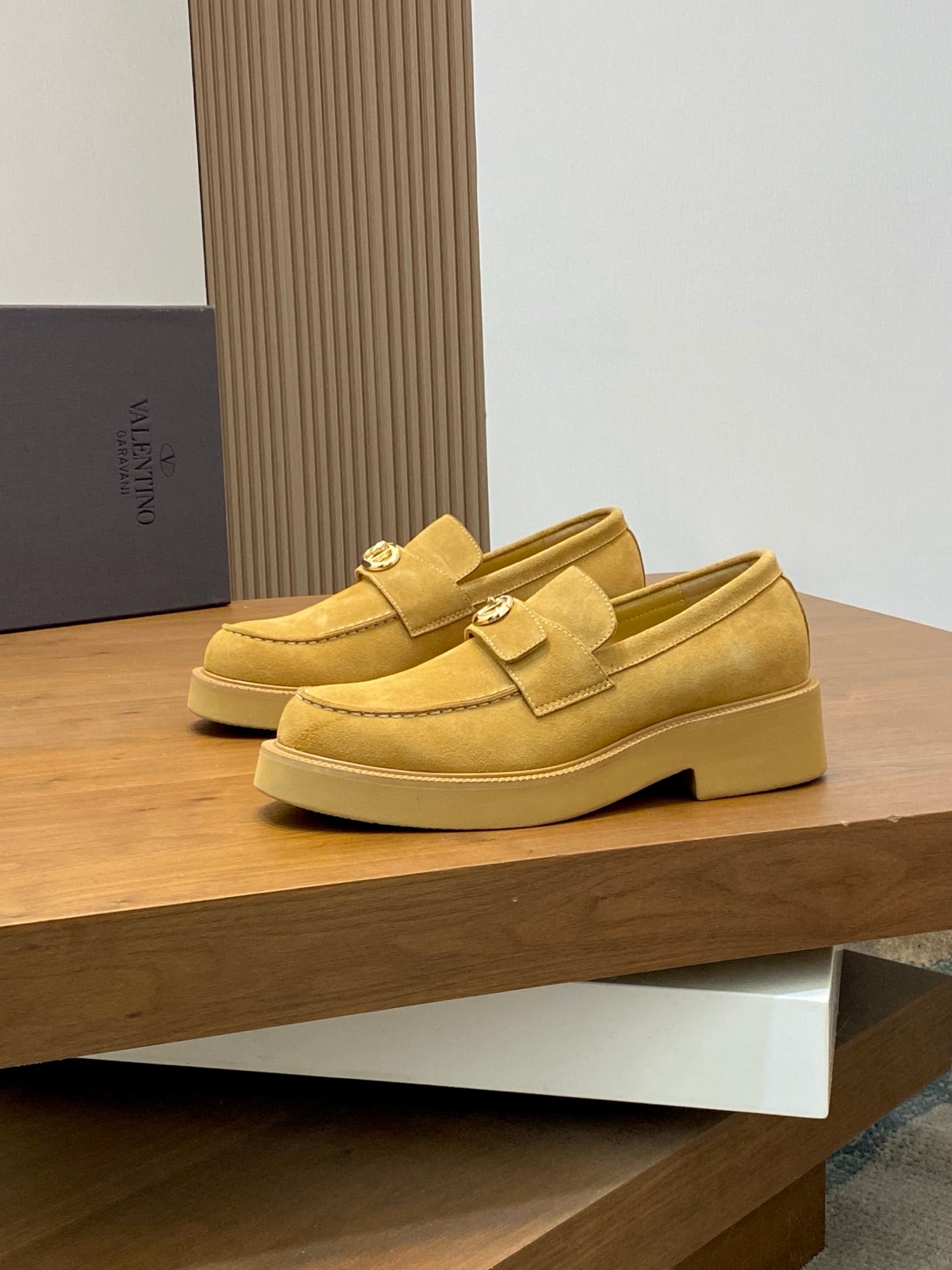 LuxluxHouse Best Quality Shoes Valentino