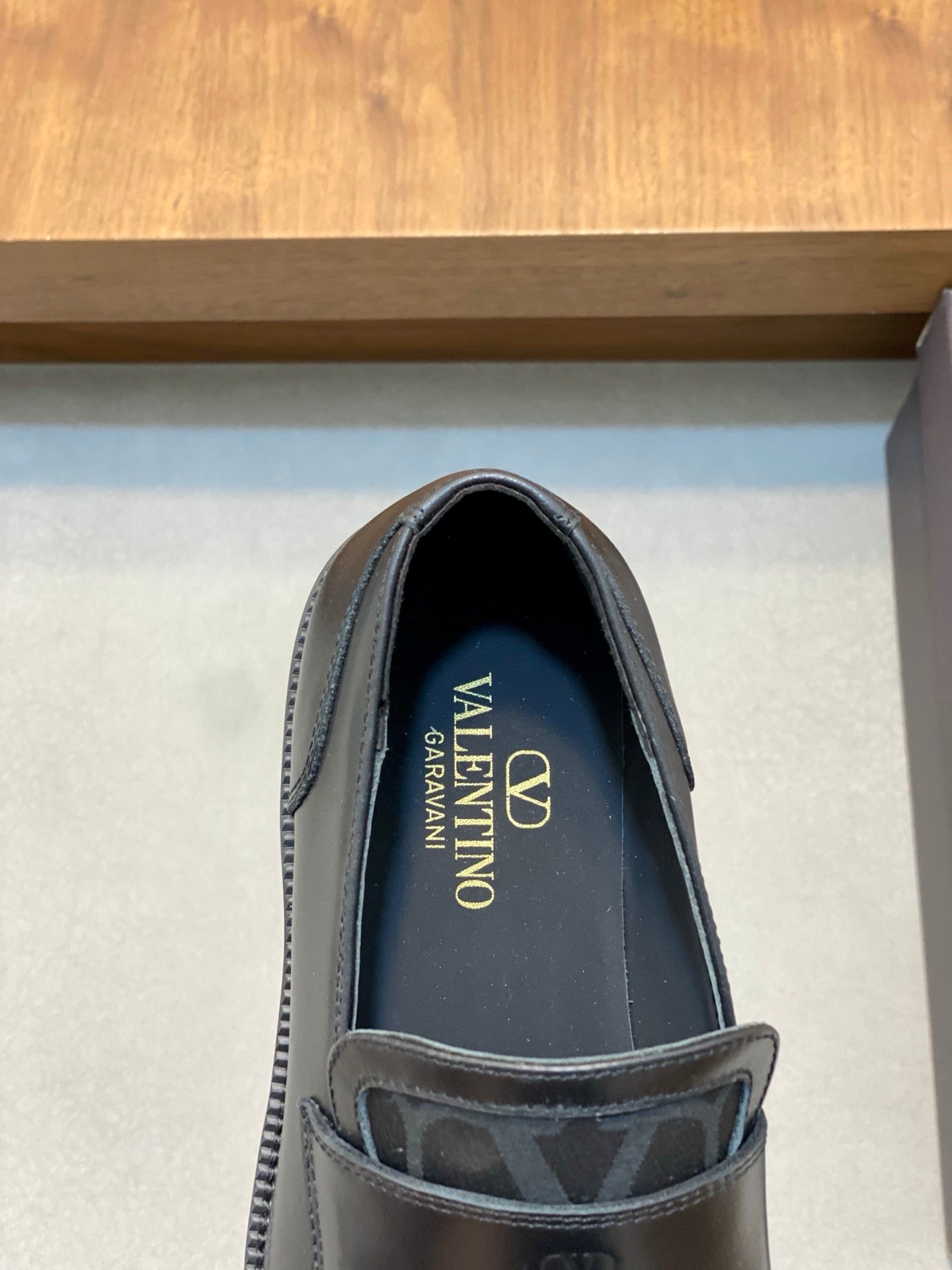 LuxluxHouse Best Quality Shoes Valentino