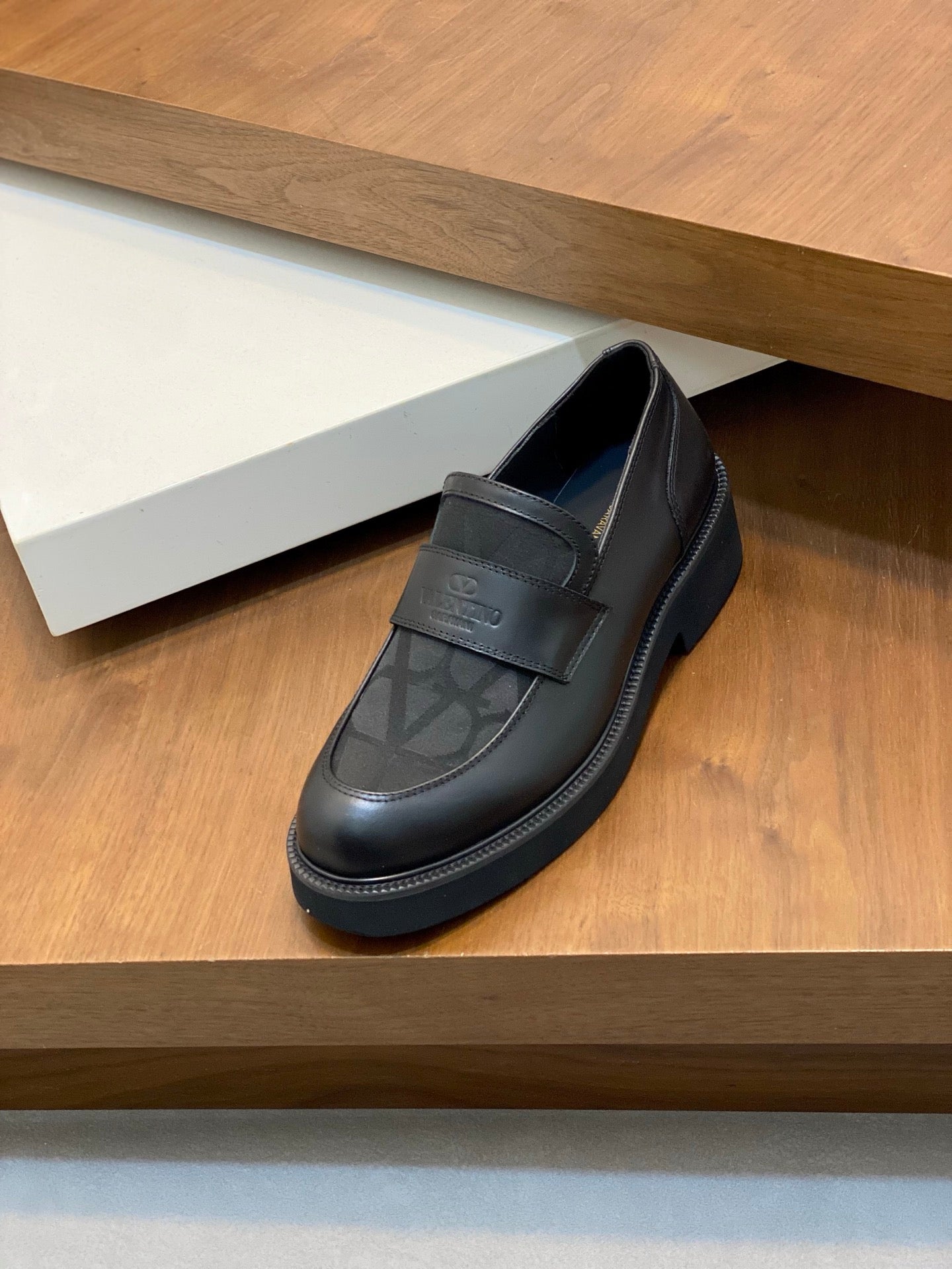 LuxluxHouse Best Quality Shoes Valentino