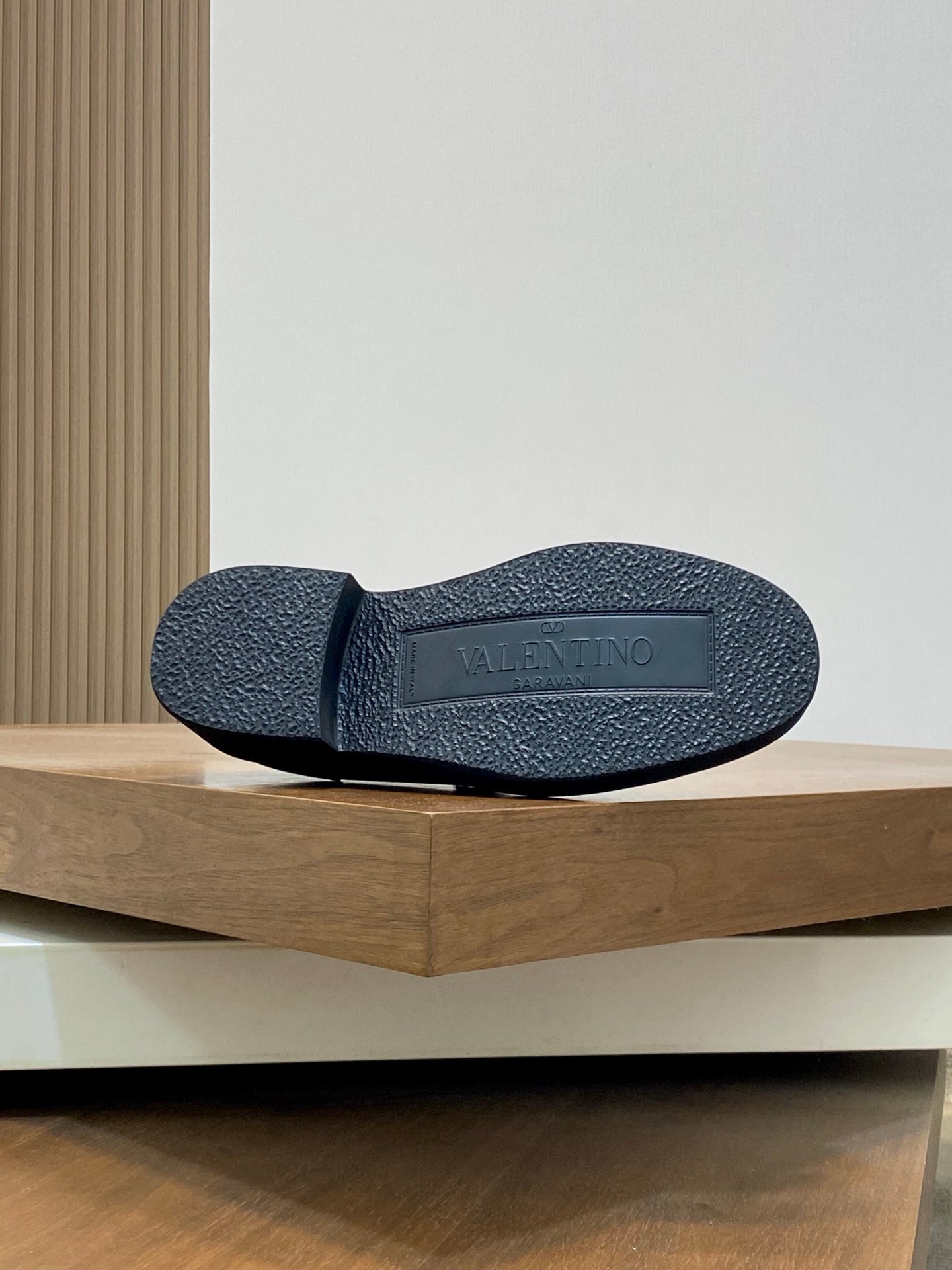 LuxluxHouse Best Quality Shoes Valentino