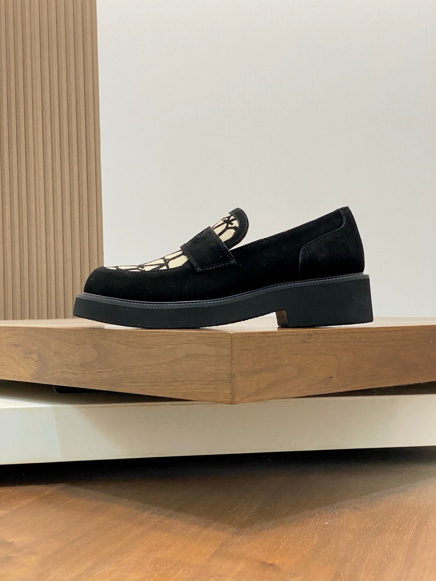 LuxluxHouse Best Quality Shoes Valentino