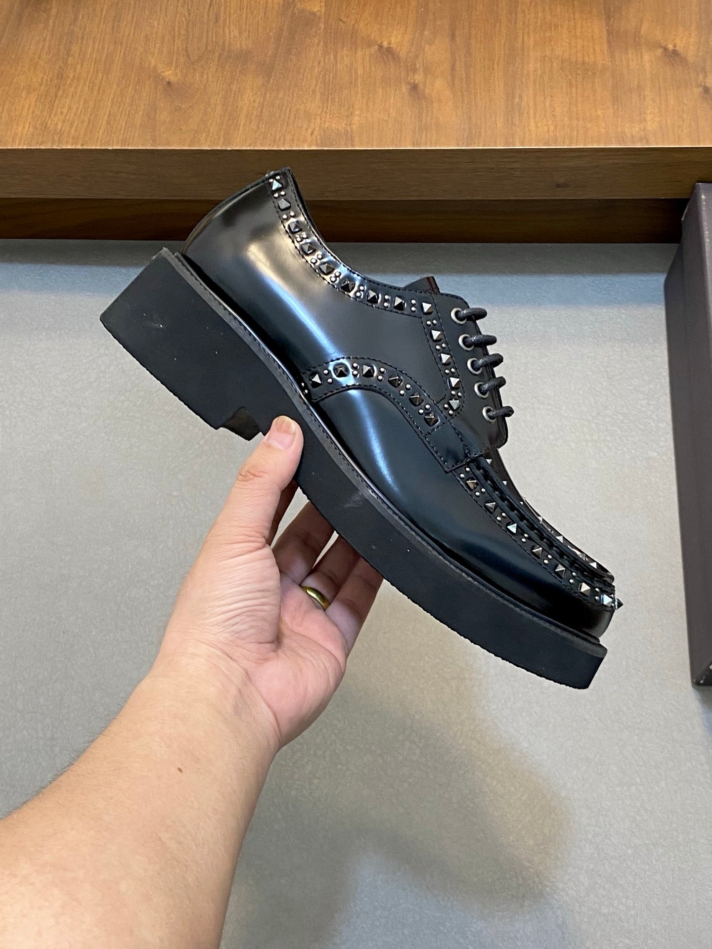 LuxluxHouse Best Quality Shoes Valentino