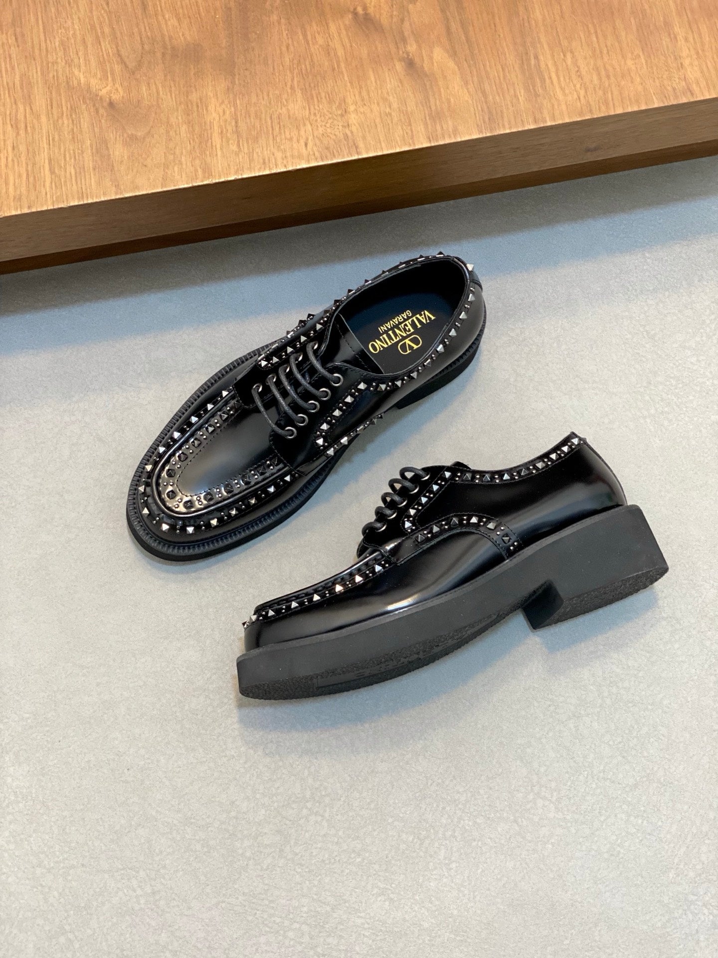 LuxluxHouse Best Quality Shoes Valentino
