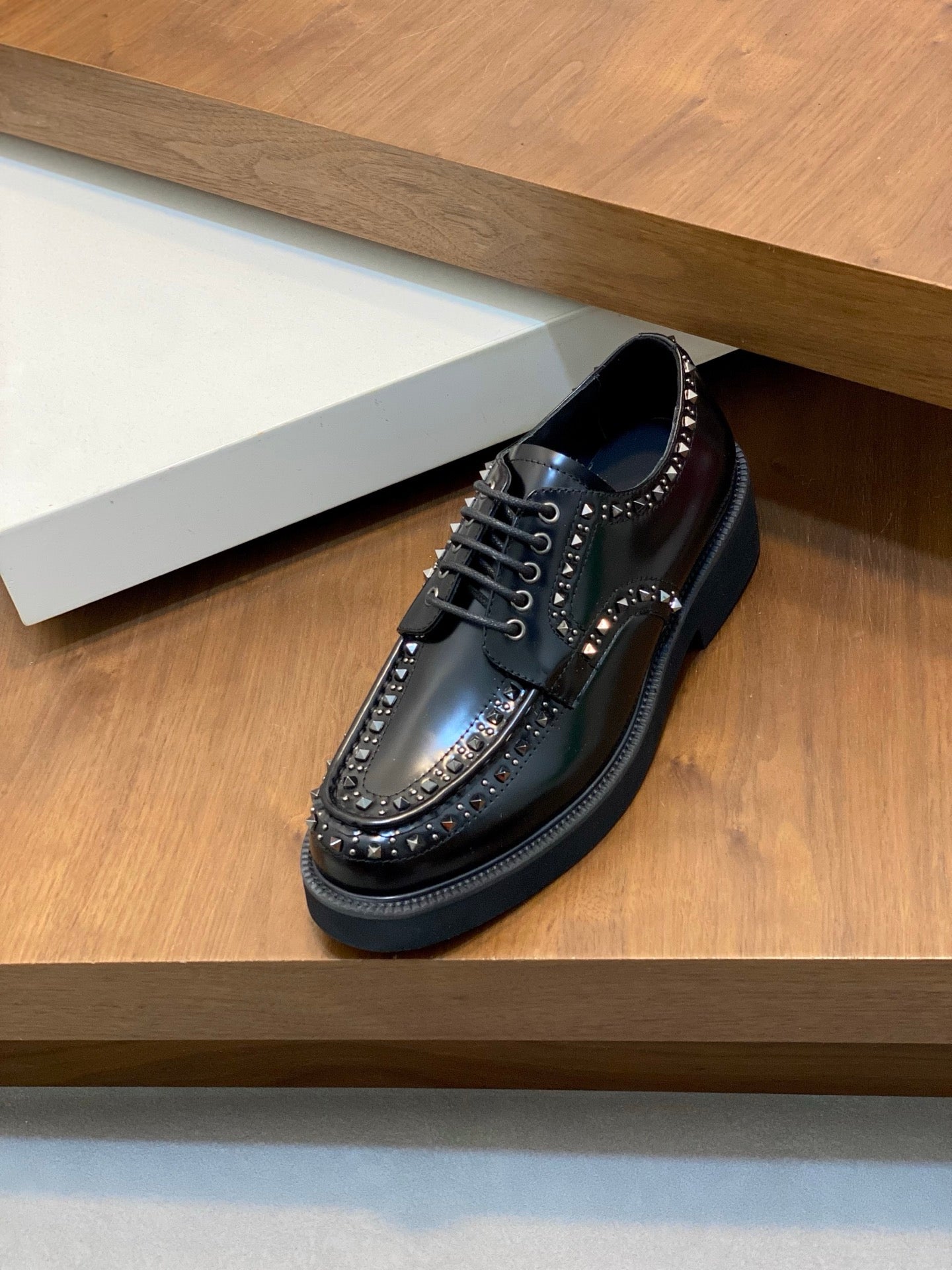 LuxluxHouse Best Quality Shoes Valentino