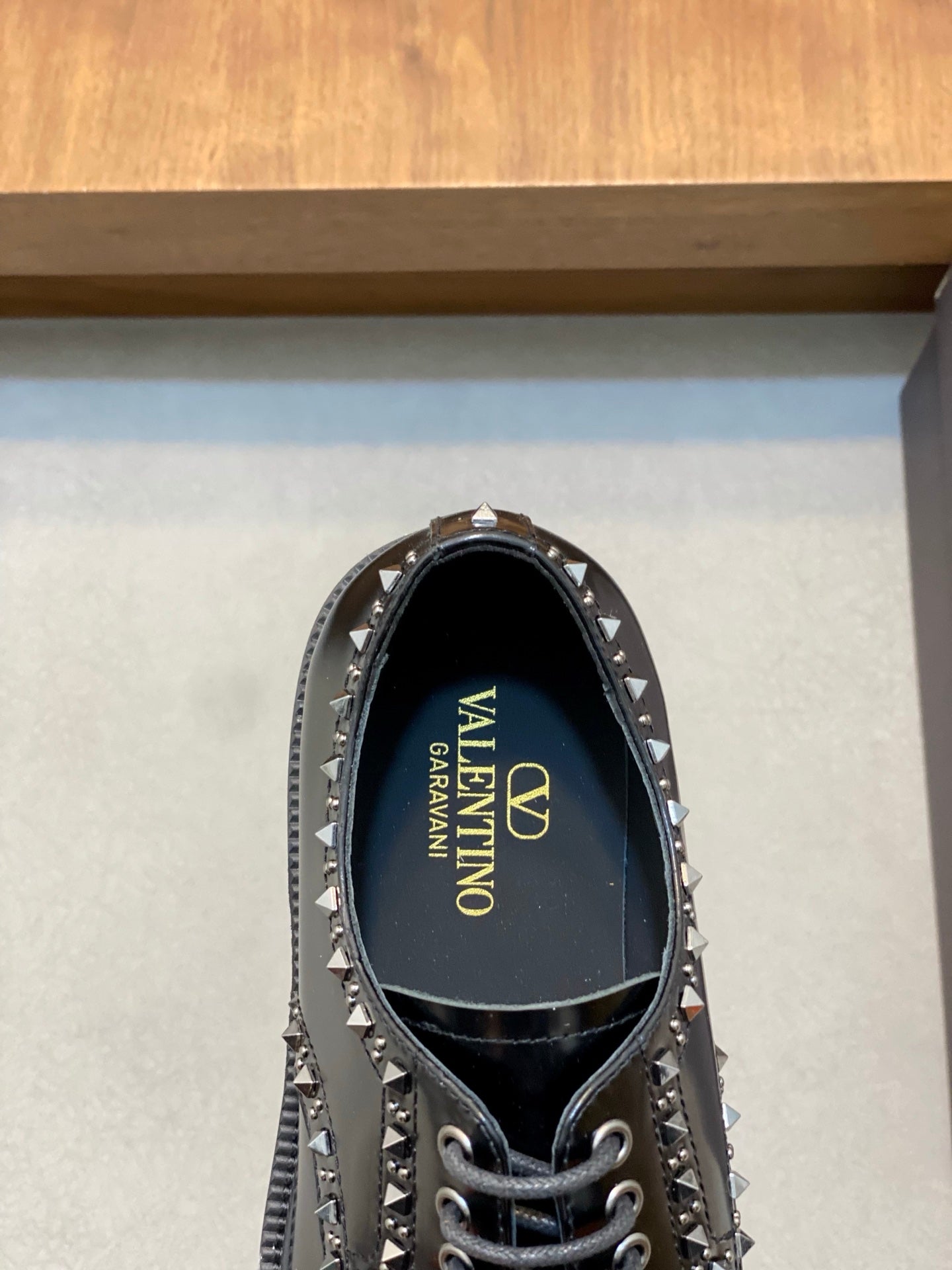 LuxluxHouse Best Quality Shoes Valentino