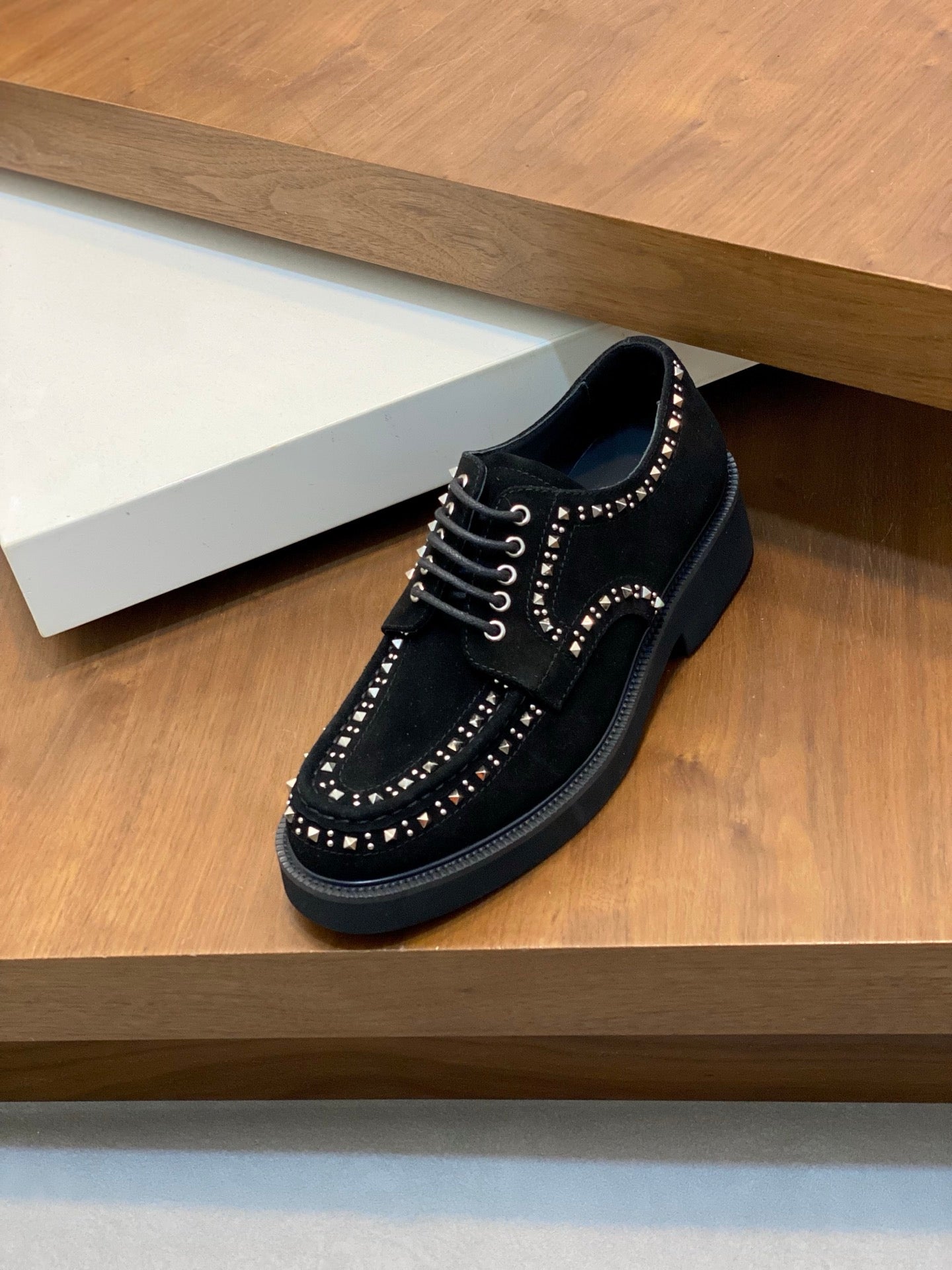 LuxluxHouse Best Quality Shoes Valentino