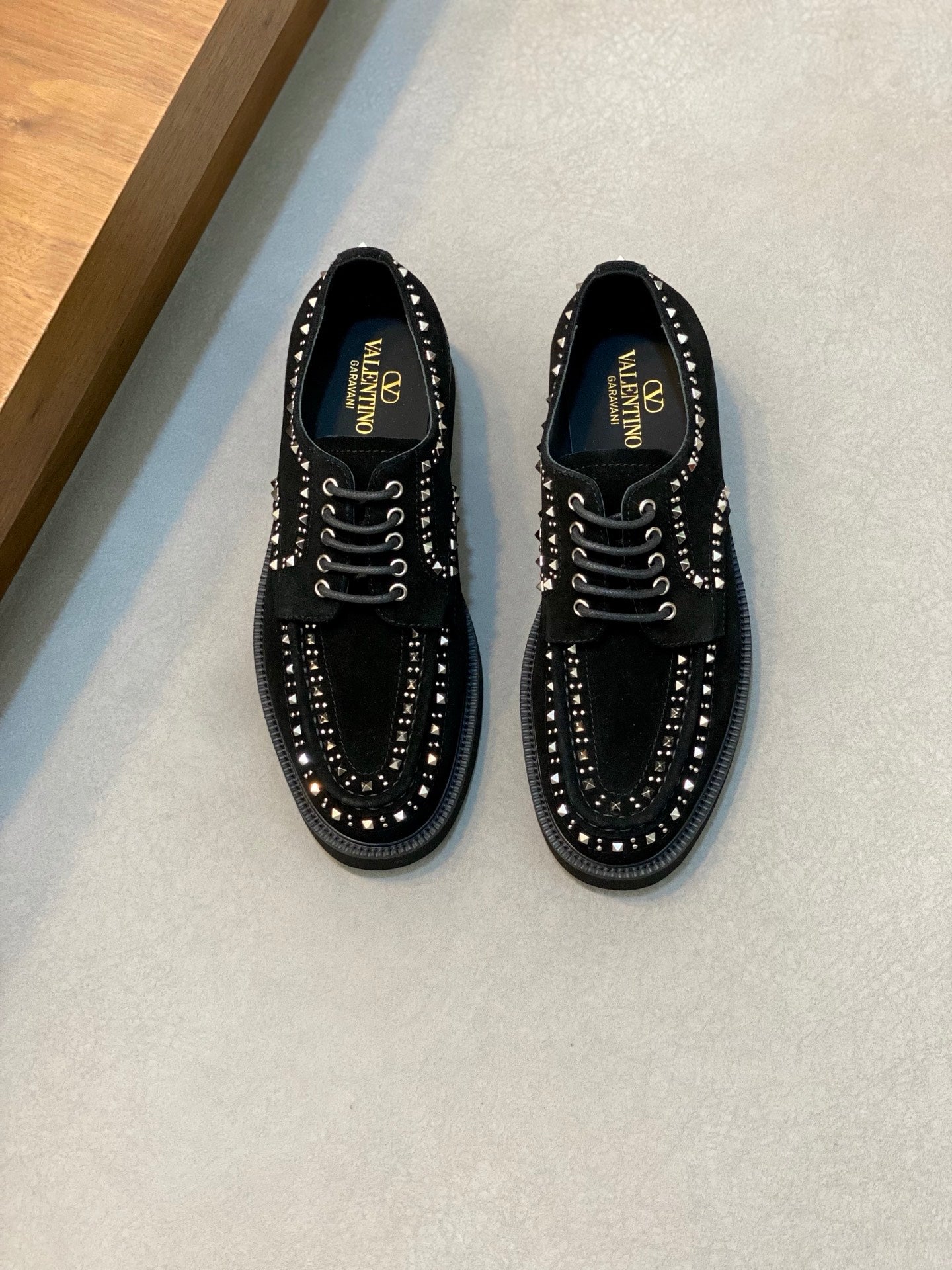 LuxluxHouse Best Quality Shoes Valentino