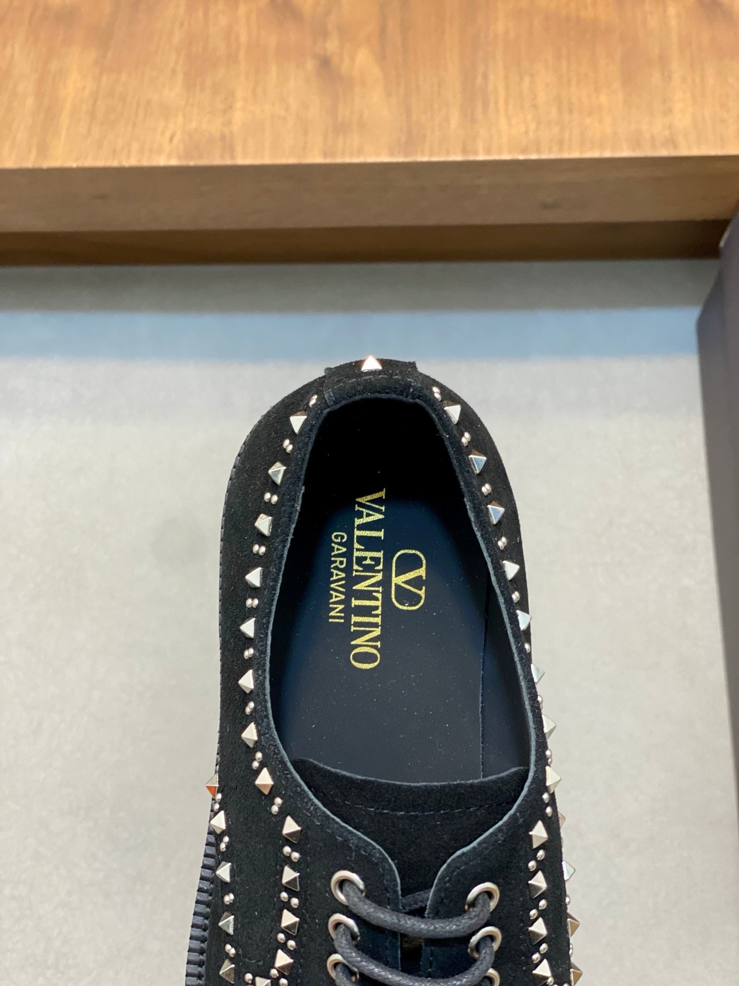 LuxluxHouse Best Quality Shoes Valentino