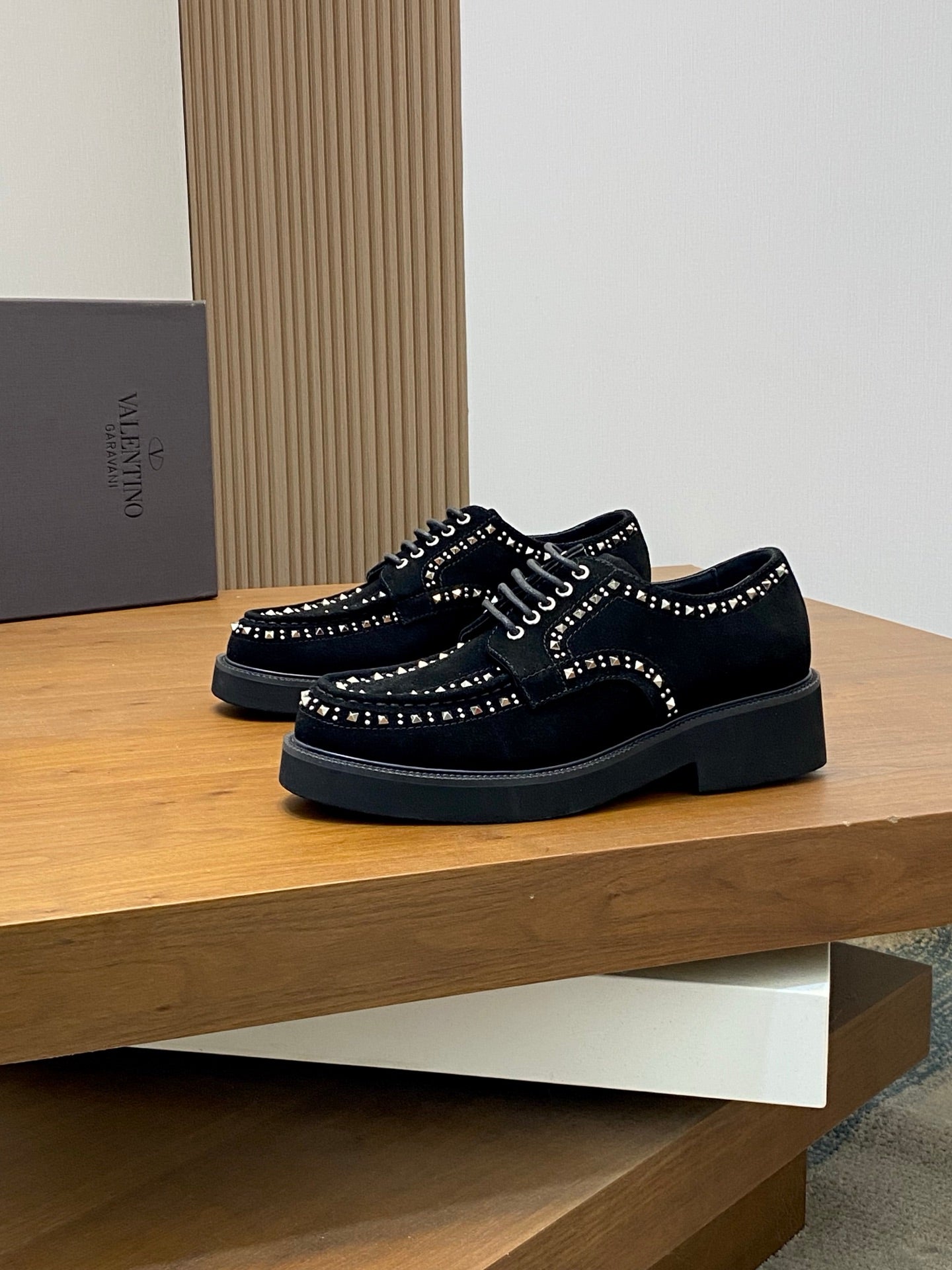 LuxluxHouse Best Quality Shoes Valentino
