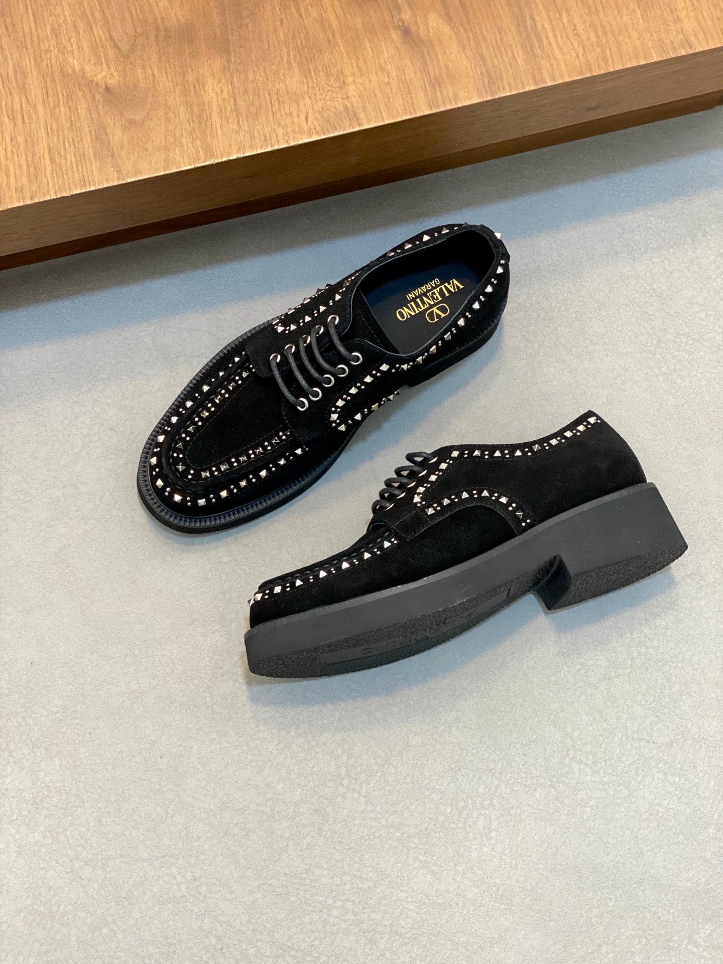 LuxluxHouse Best Quality Shoes Valentino