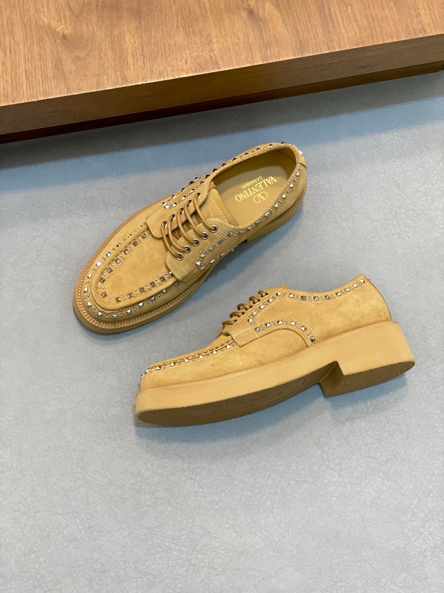 LuxluxHouse Best Quality Shoes Valentino