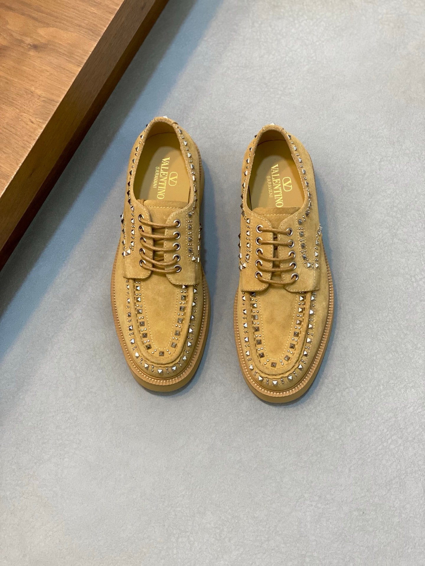 LuxluxHouse Best Quality Shoes Valentino