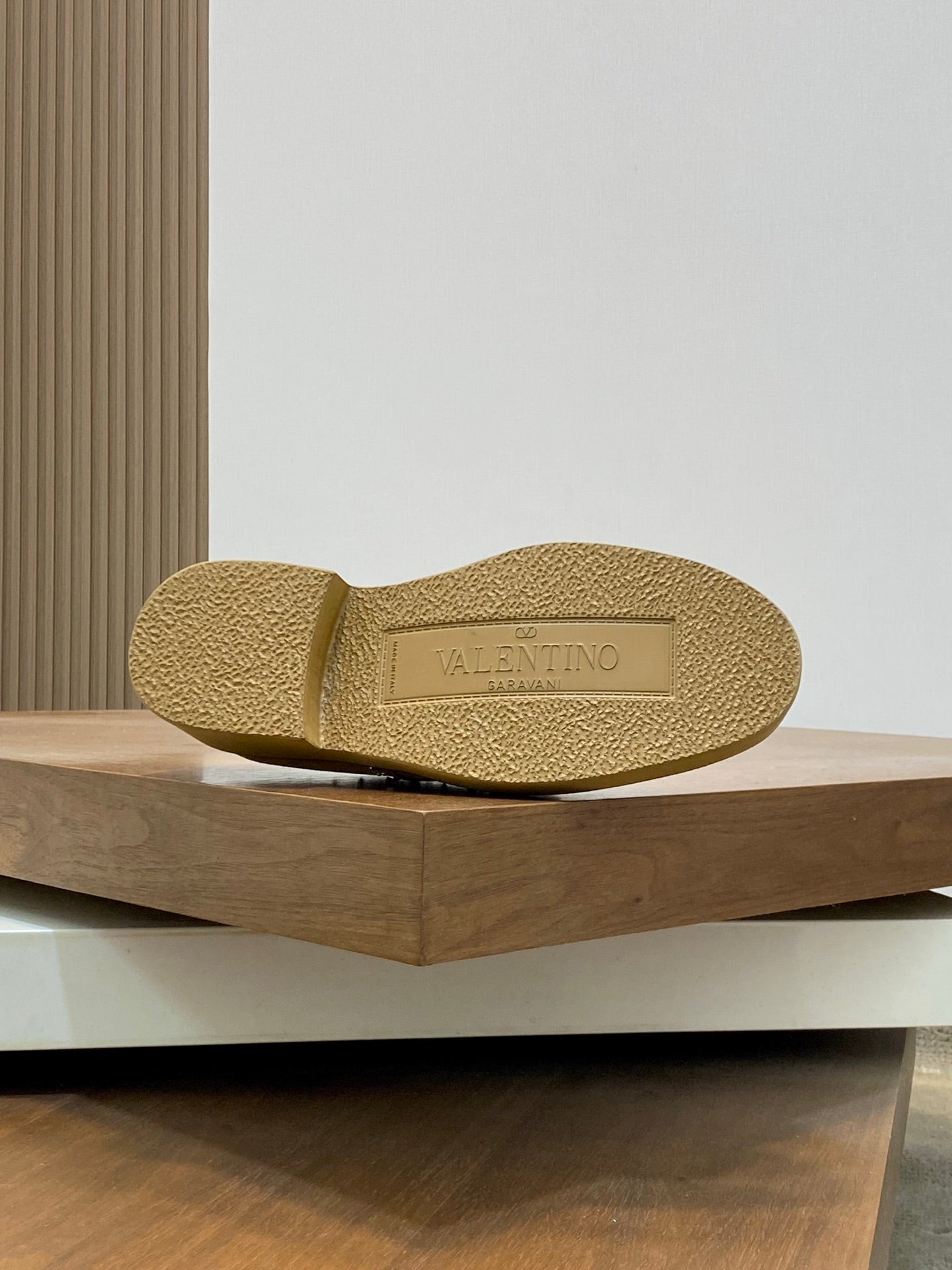 LuxluxHouse Best Quality Shoes Valentino
