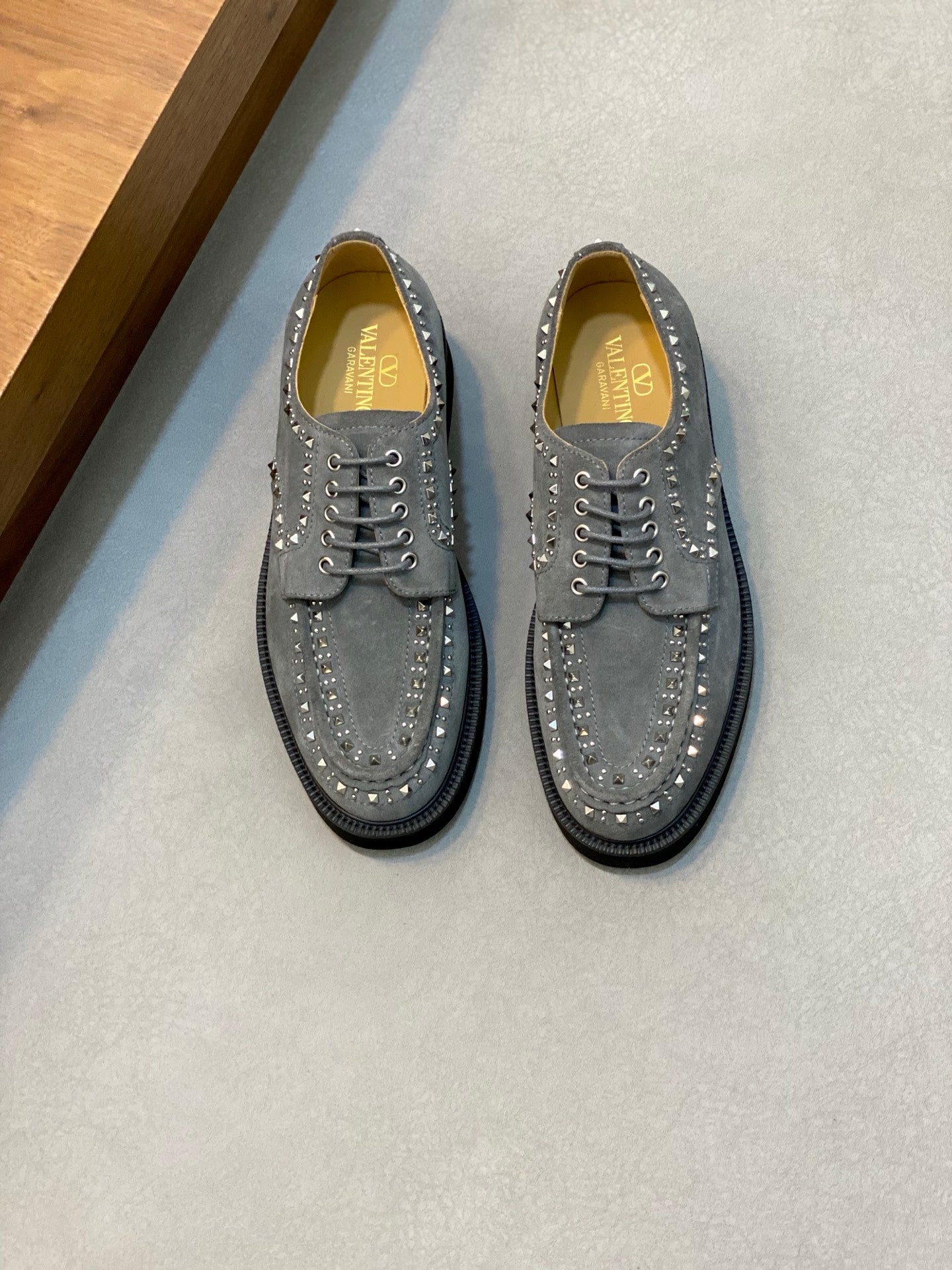 LuxluxHouse Best Quality Shoes Valentino