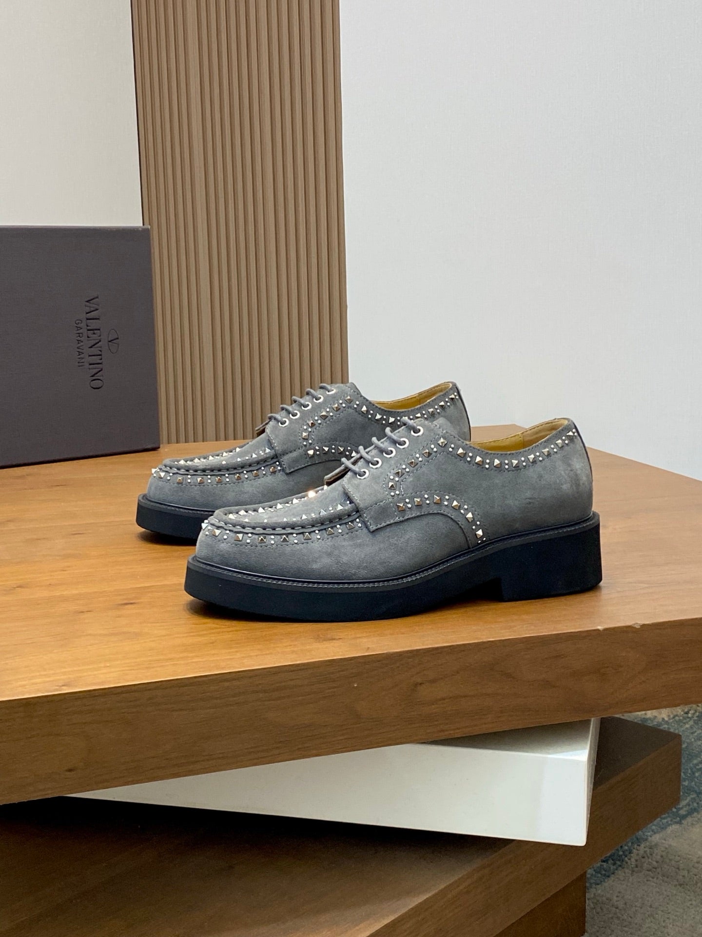 LuxluxHouse Best Quality Shoes Valentino