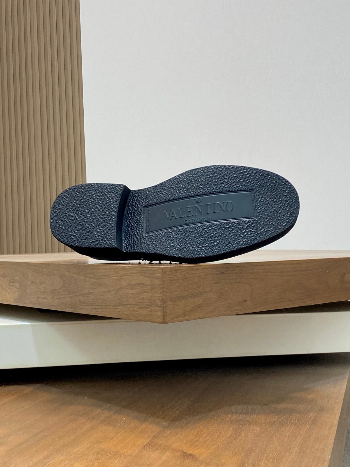LuxluxHouse Best Quality Shoes Valentino