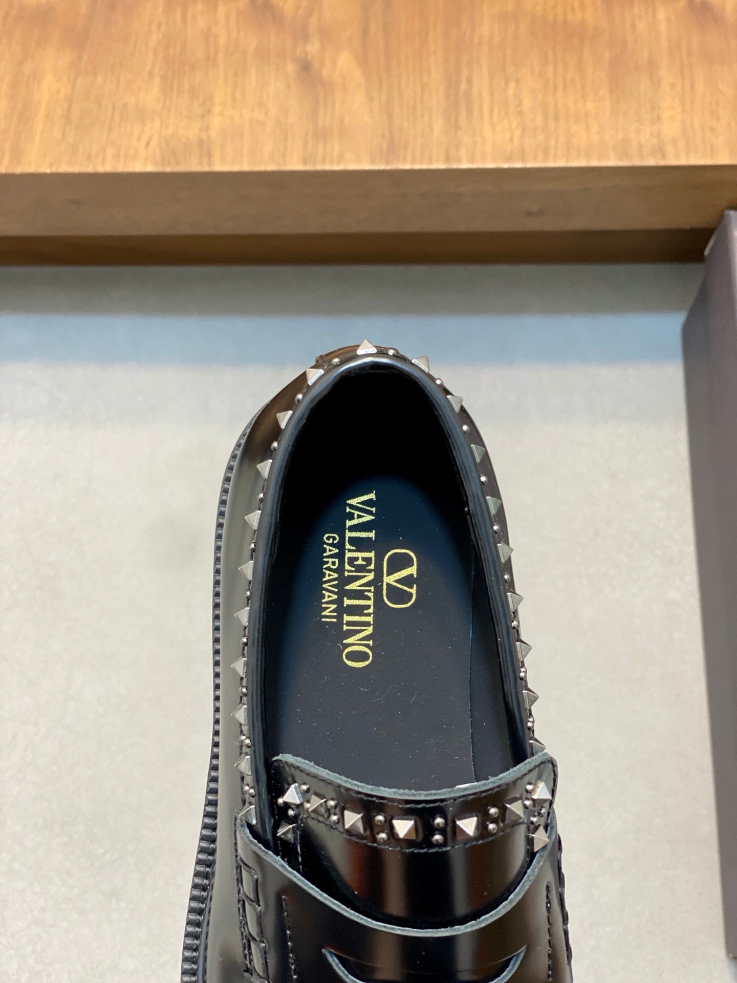 LuxluxHouse Best Quality Shoes Valentino